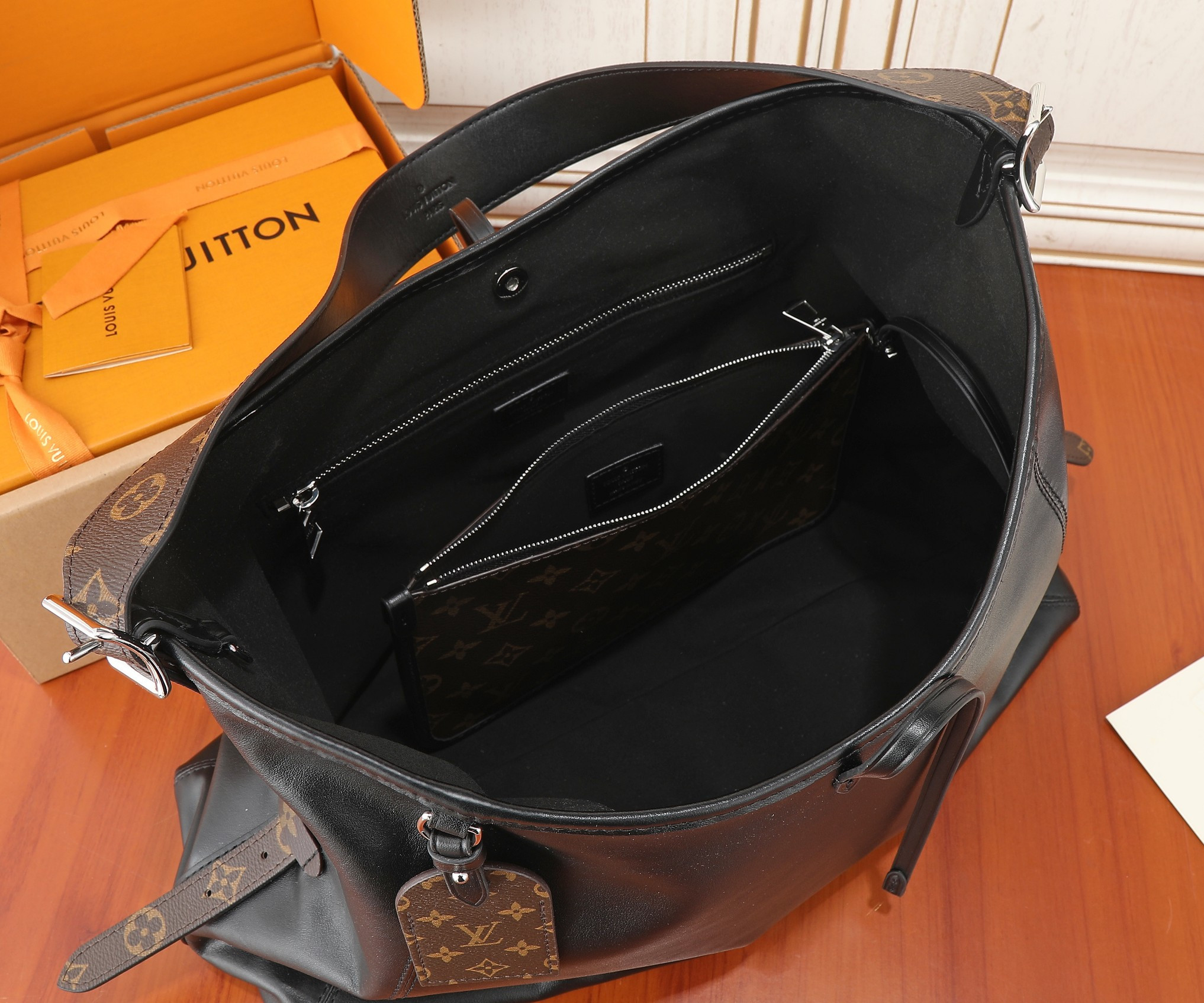 LV CarryAll MM M25143 39x30x15CM