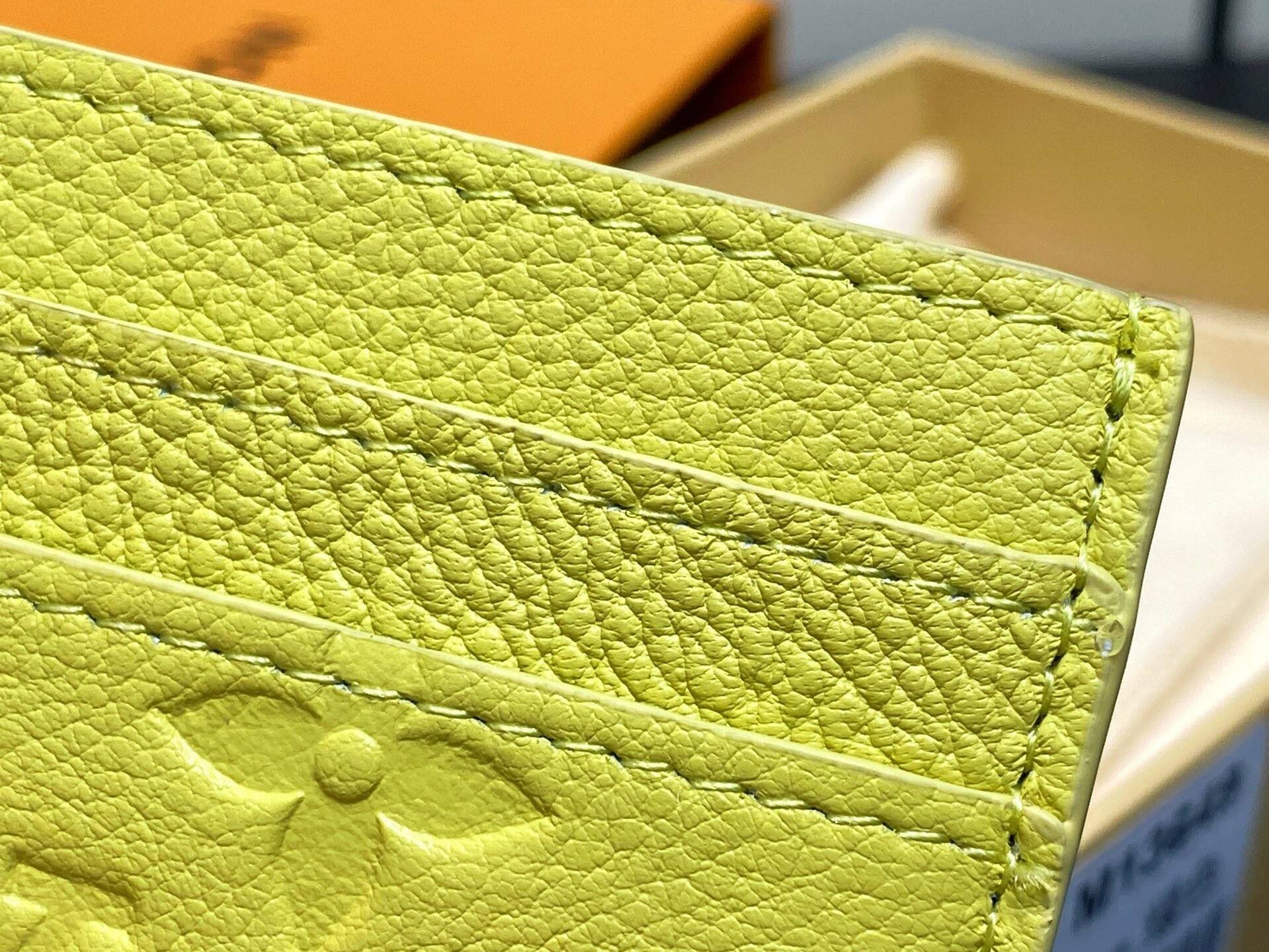 LV Charms Card Holder M13645 10x7x0.3cm
