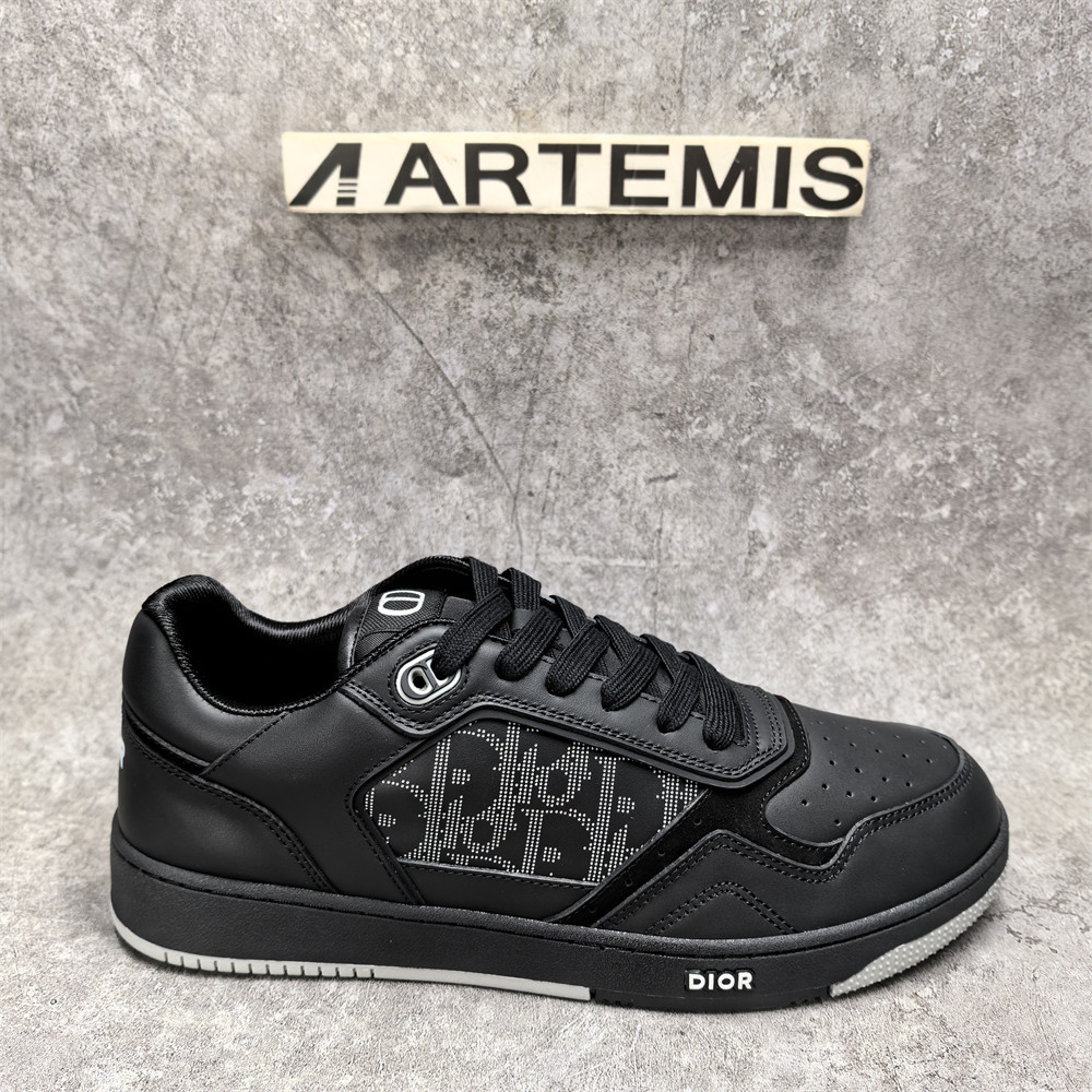 ua D*or sneaker