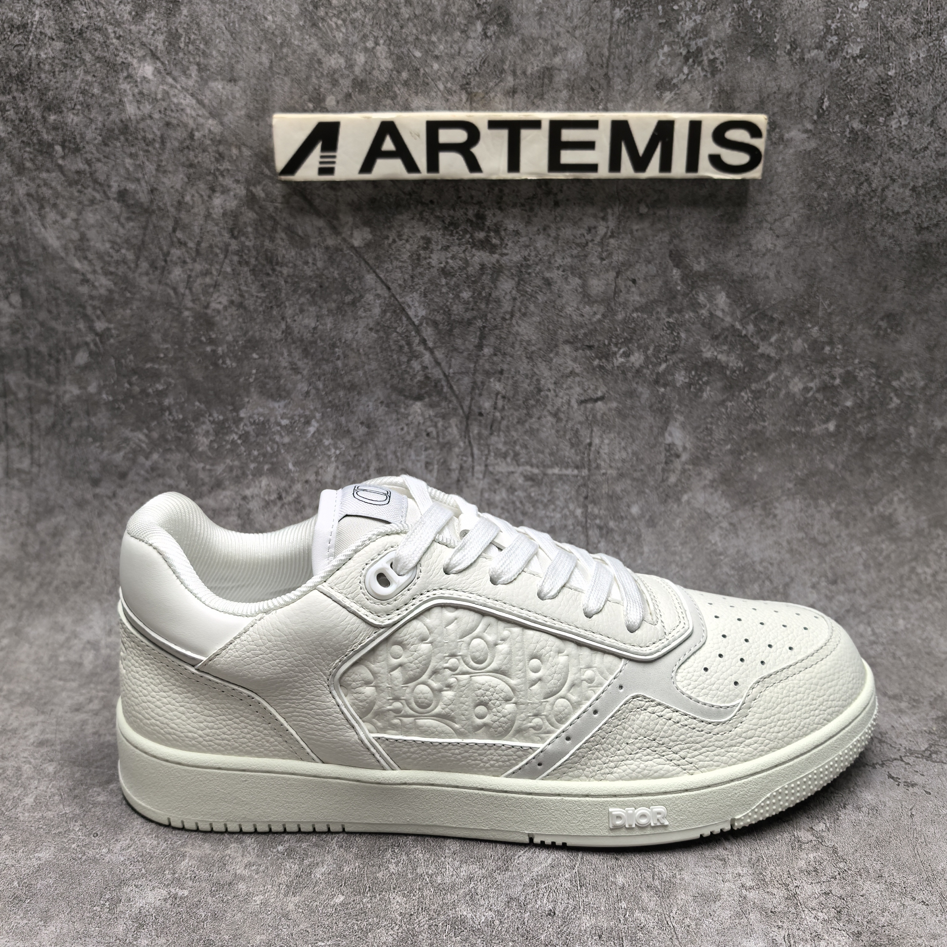 ua D*or sneaker