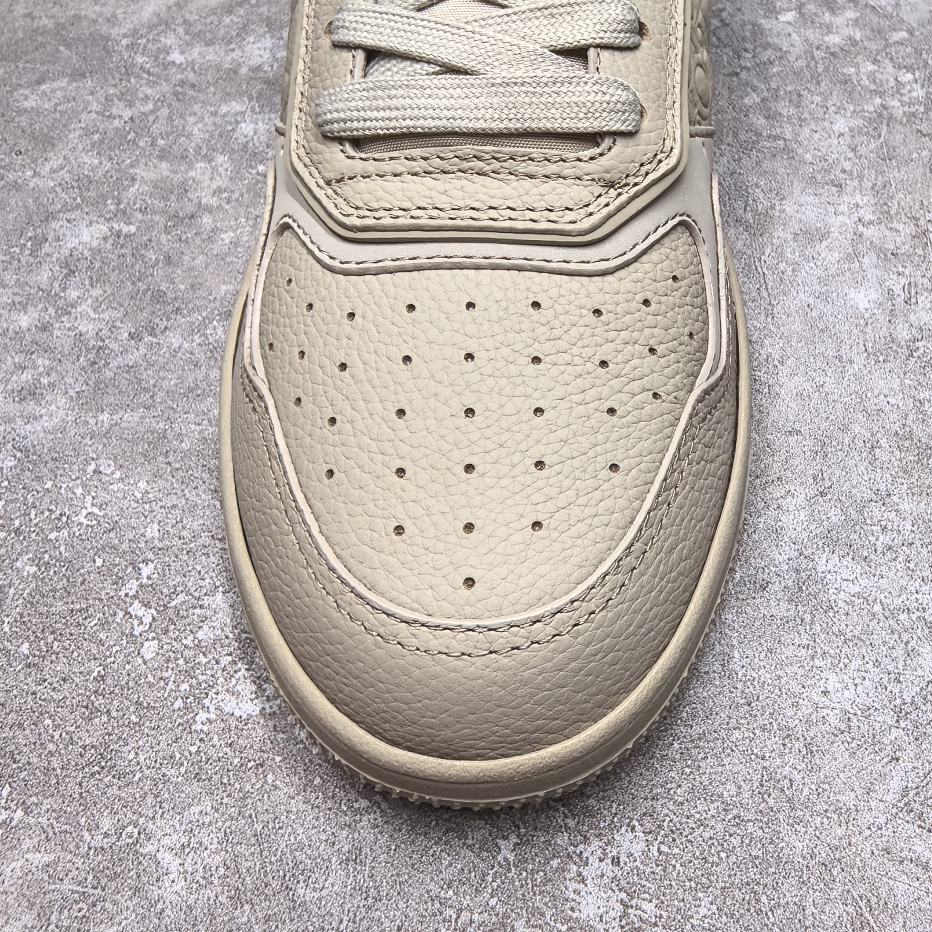 ua D*or sneaker