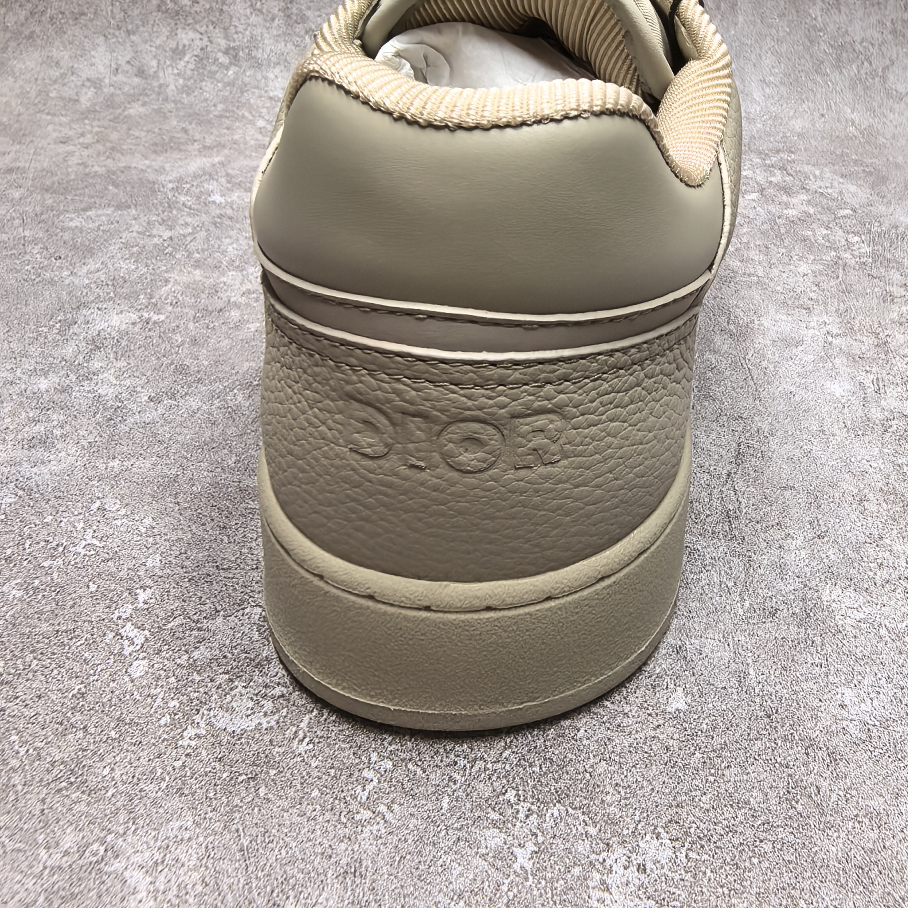 ua D*or sneaker