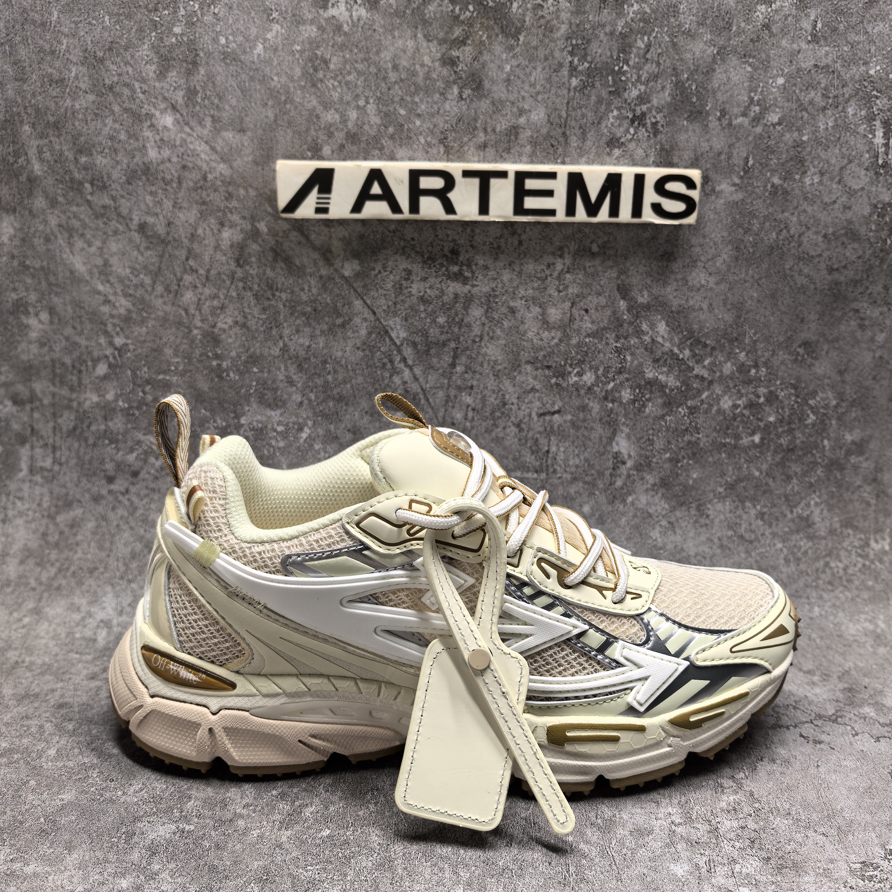 UA Off-White "BE RIGHT BACK"