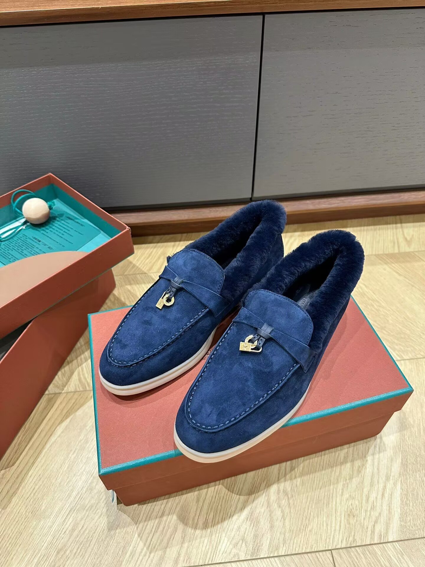 ua L**o p*ana summer charms walk loafers