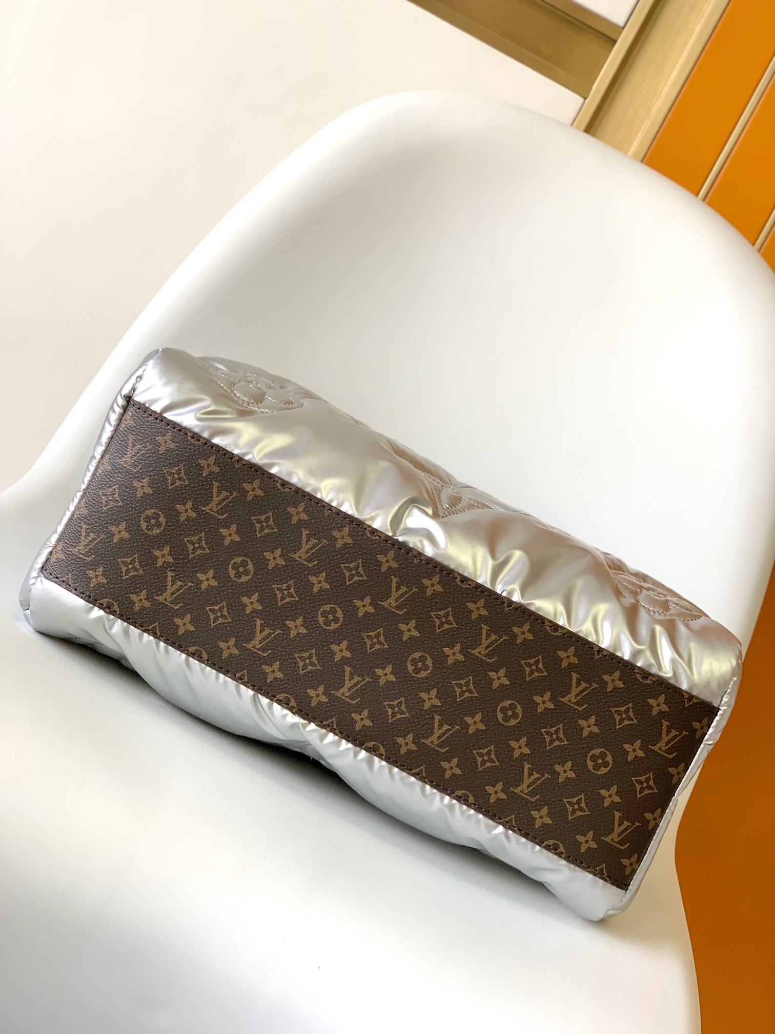 LV ONTHEGO M21069 35 x 27 x 14 CM