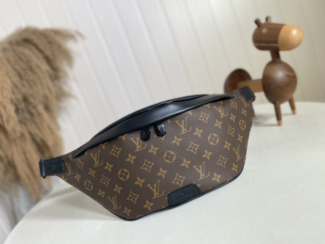 LV DISCOVERY BUMBAG 47x20x9 CM