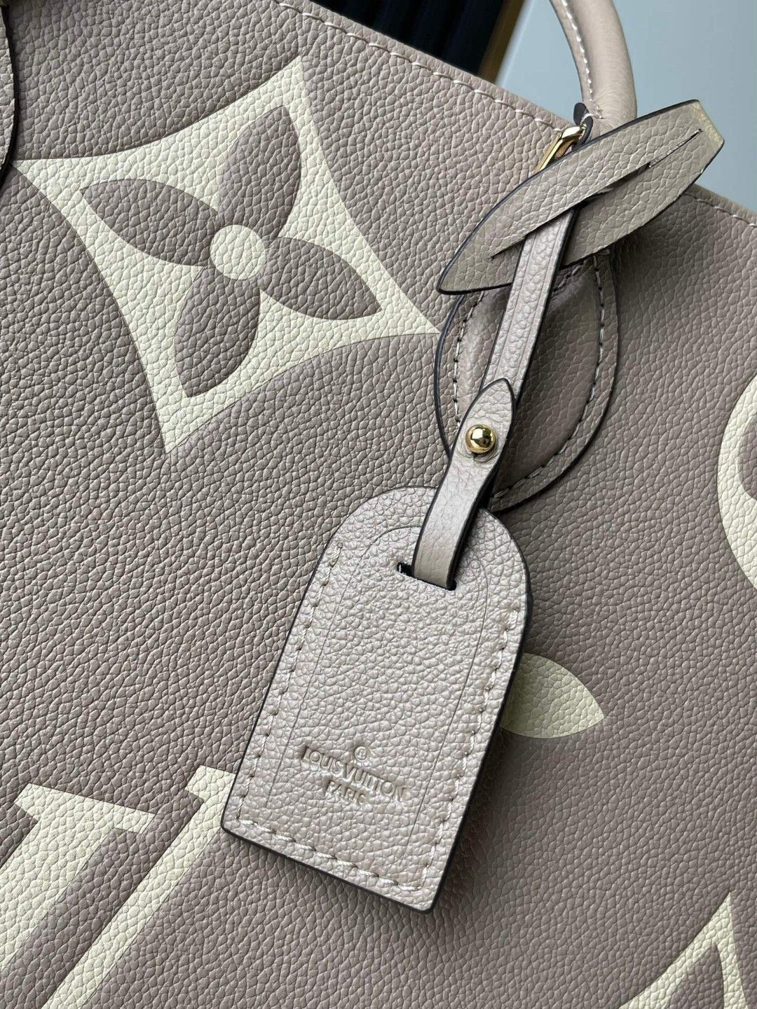 LV OnTheGo GM M44926 16.1 x 13.4 x 7.5inches