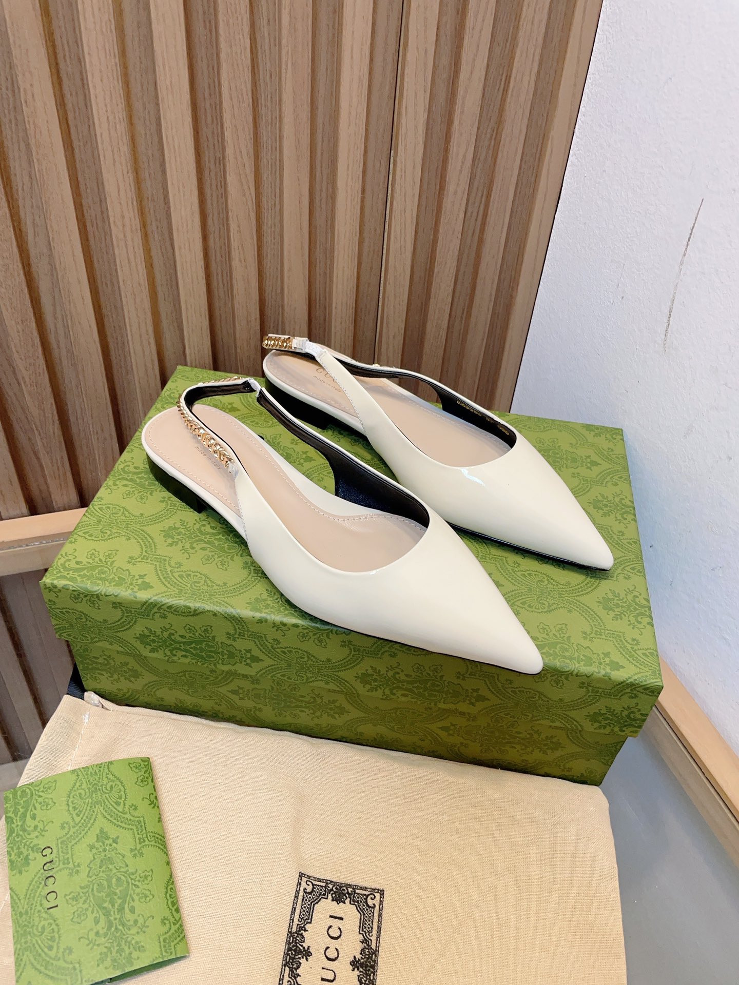G*u*i signoria slingback pump flat shoes