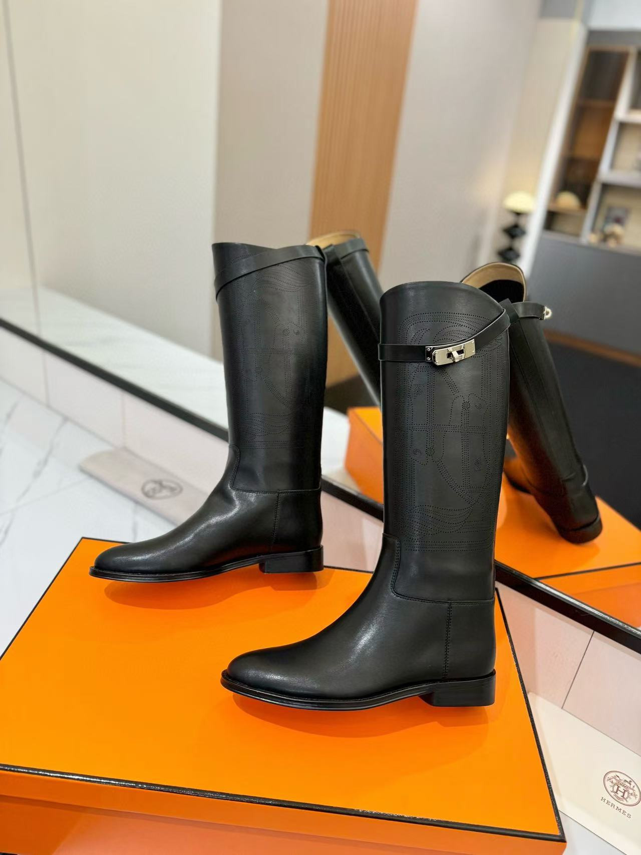 ua H**me5 jumping boots