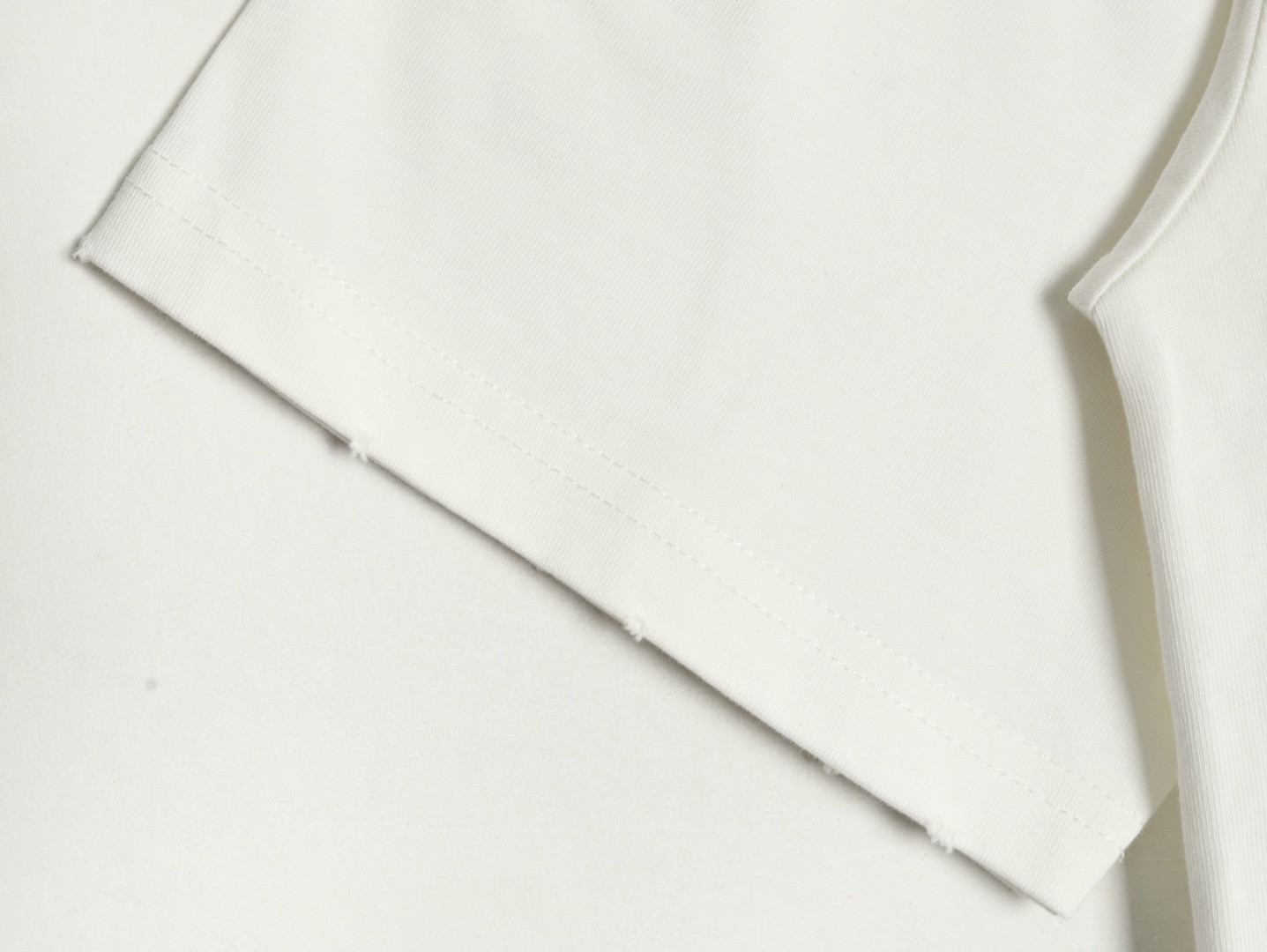 D*or short-sleeved t-shirt