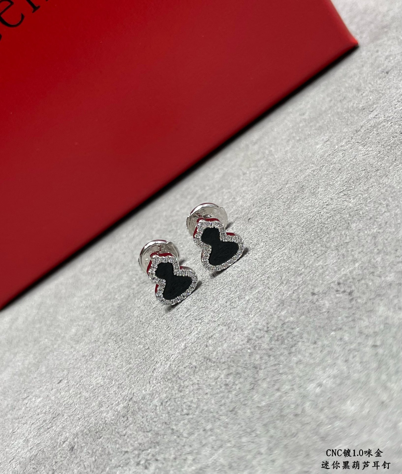 Qeelin Mini Gourd Earrings
