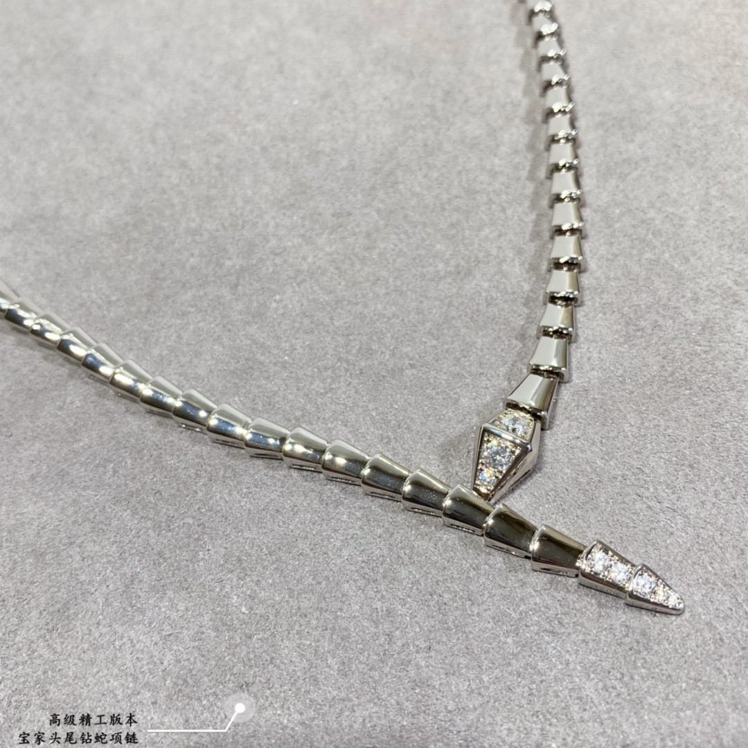 B*l*ai head and tail drill snake necklace