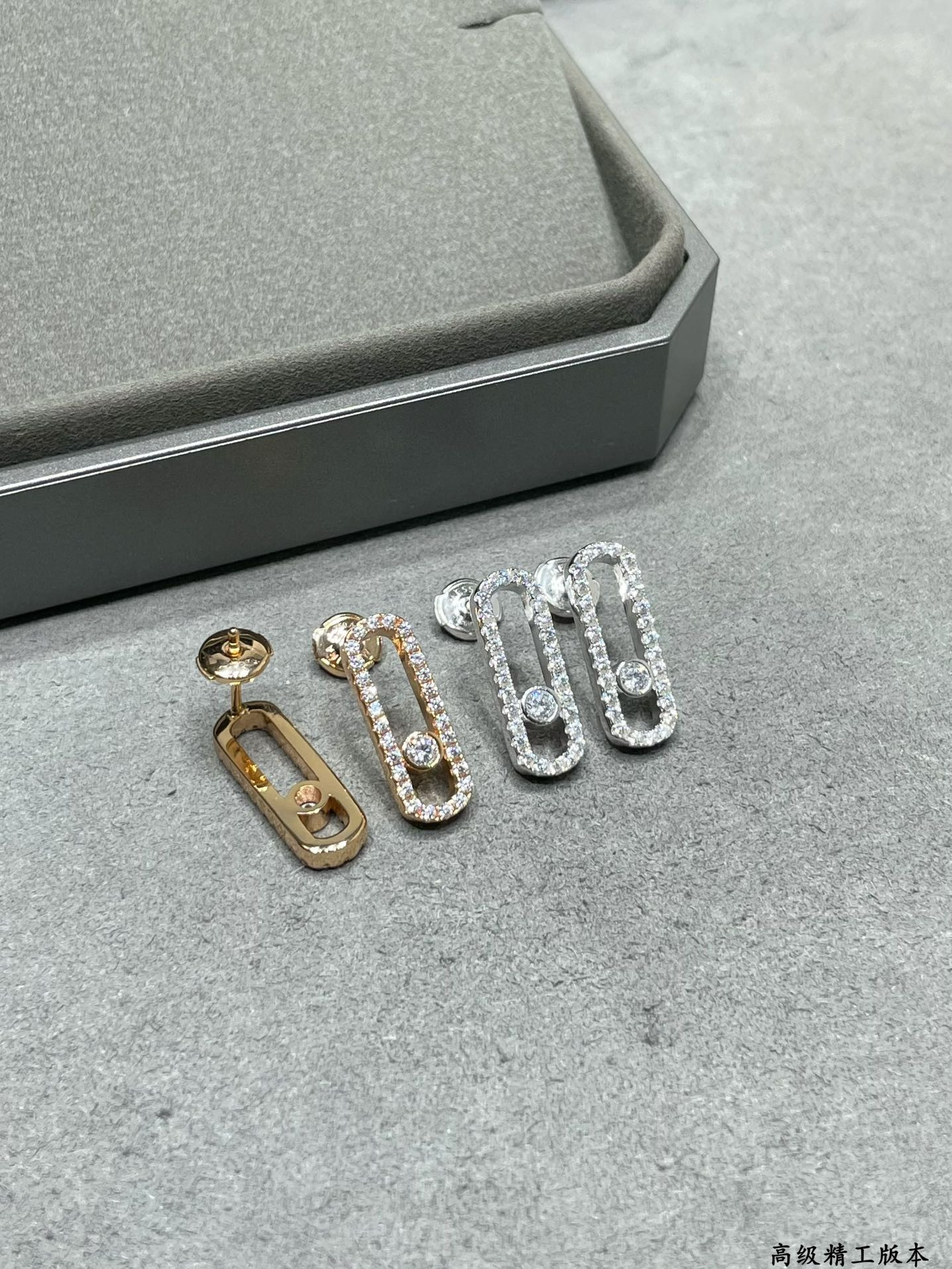 Mes1kaa single di*m*nd stud earrings