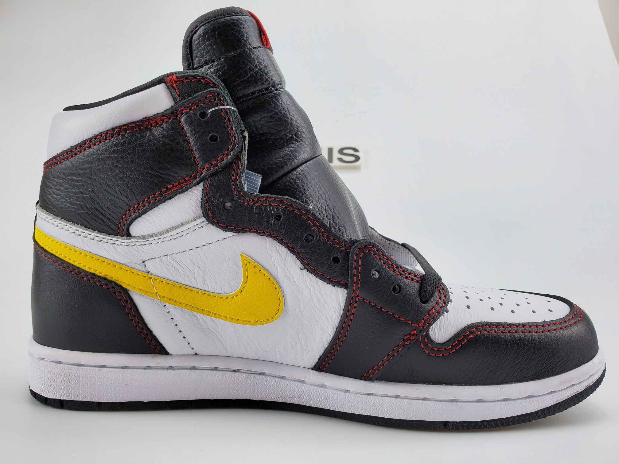Air Jordan 1 Retro High OG Defiant