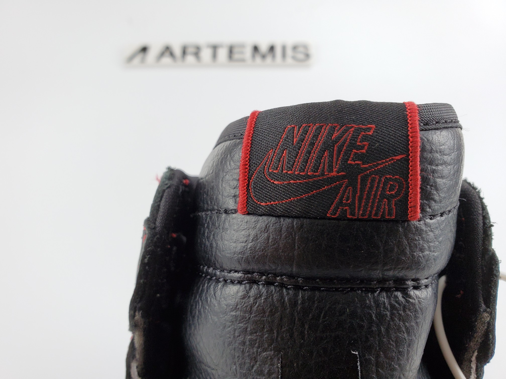 Air Jordan 1 Retro High OG Defiant
