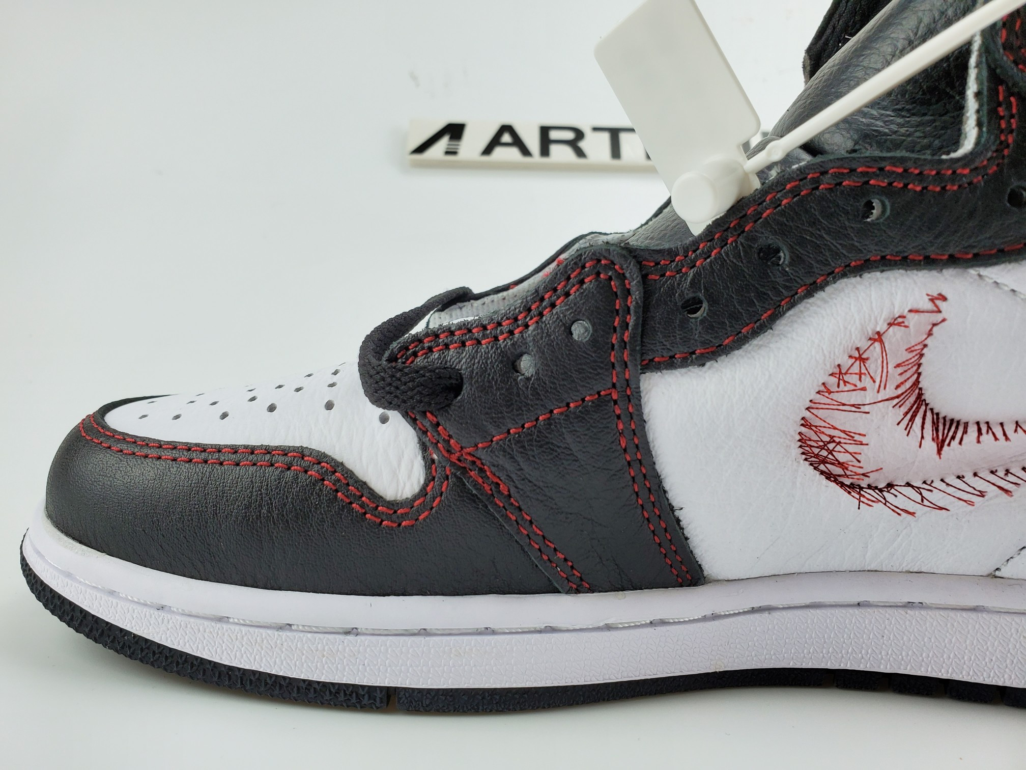 Air Jordan 1 Retro High OG Defiant