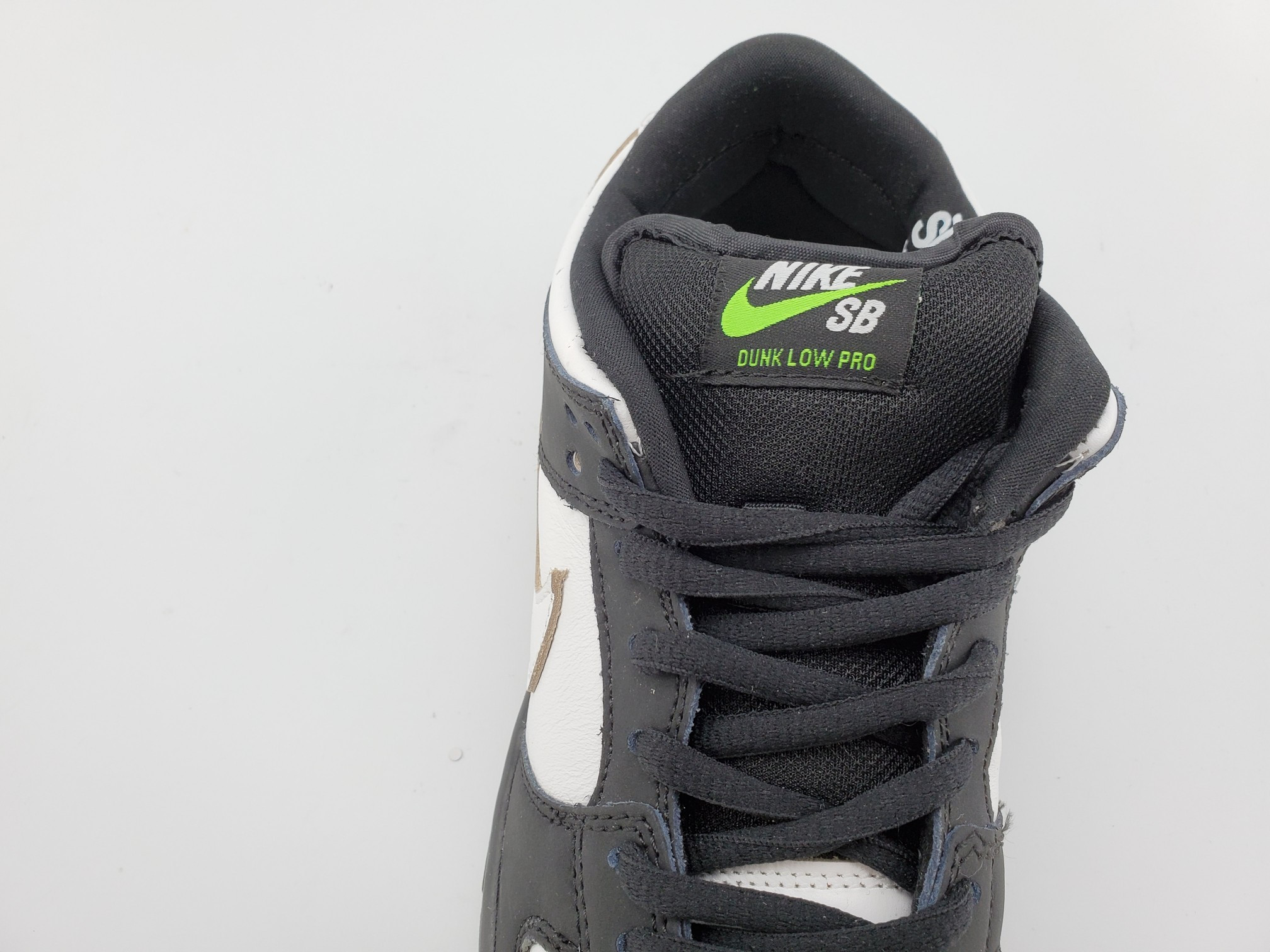 Nike SB Dunk Low Staple Panda Pigeon