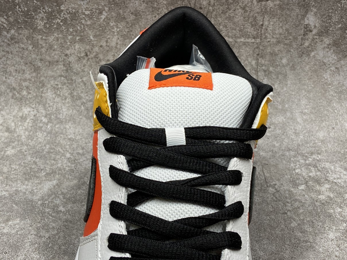 Nike SB Dunk Low Raygun Home