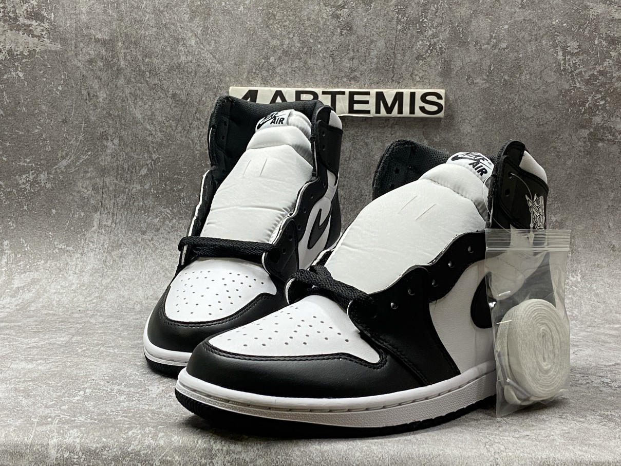 Air Jordan 1 Retro High Black White