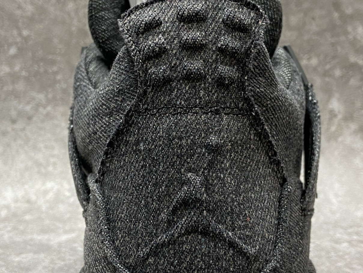 Air Jordan 4 Retro Levi