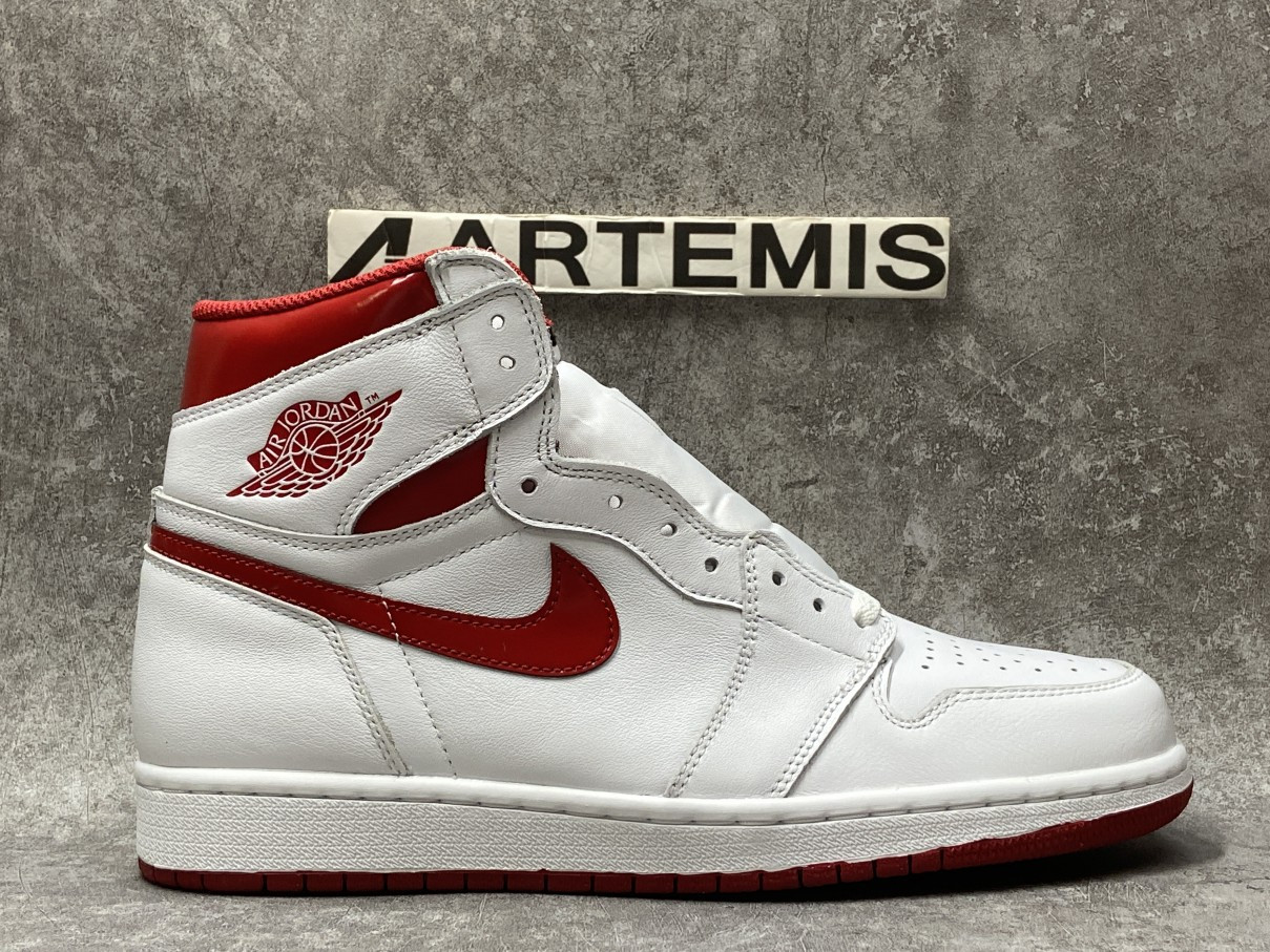 Air Jordan 1 Retro High Metallic Red
