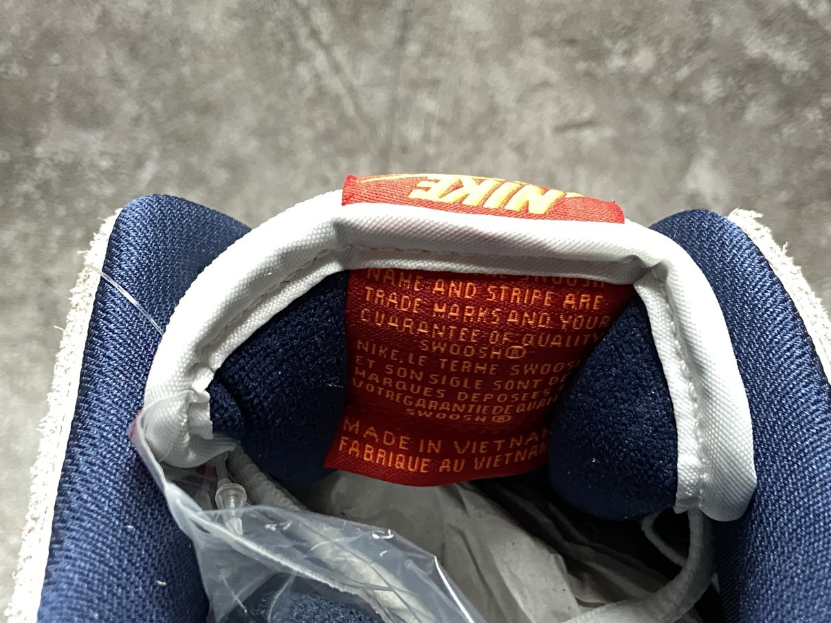 Nike SB Dunk Low Crimson