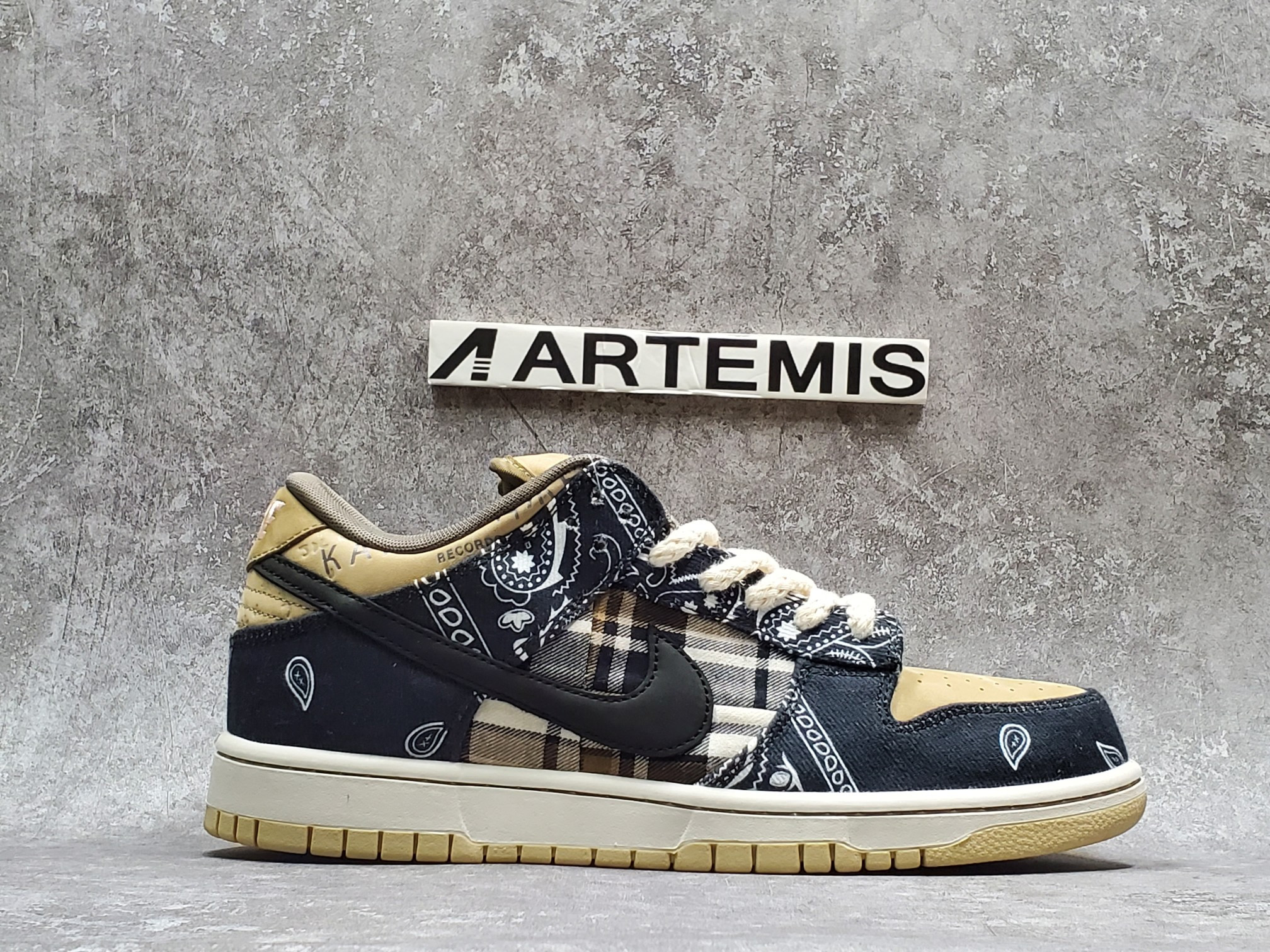 Nike SB Dunk Low Travis Scott (Special Box Edition)