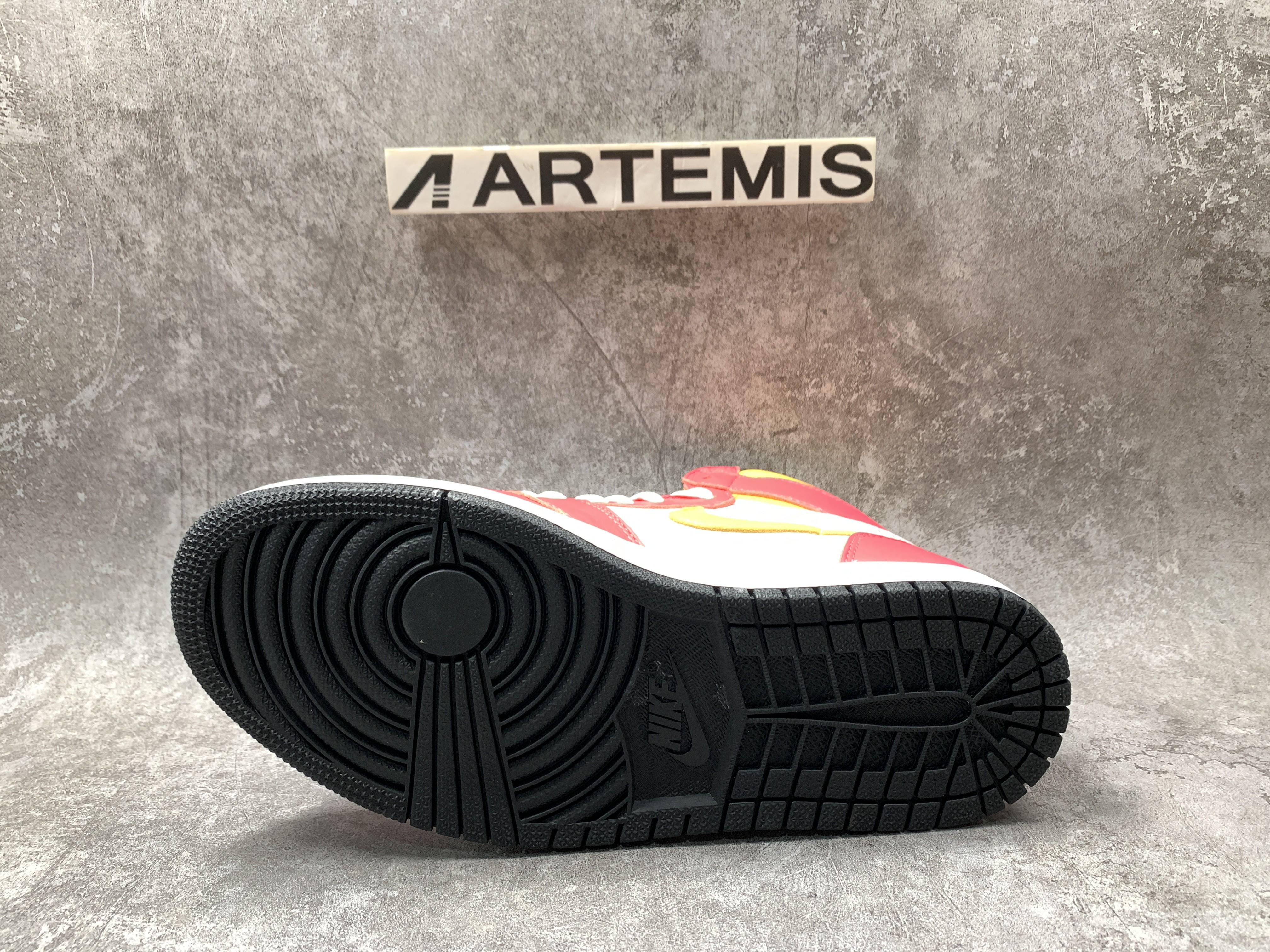 Air Jordan 1 Retro High OG Light Fusion Red