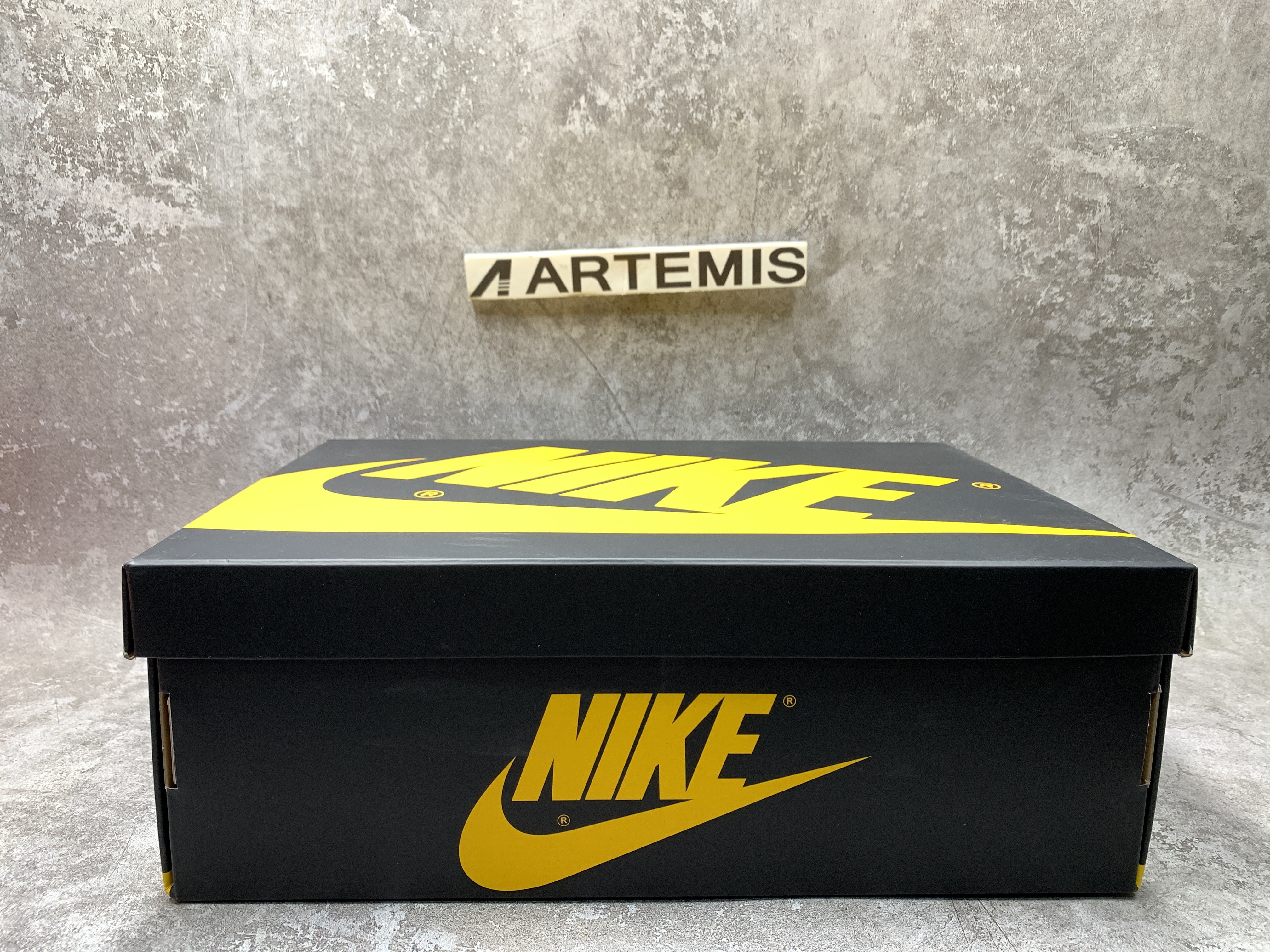 Air Jordan 1 High Retro OG Pollen