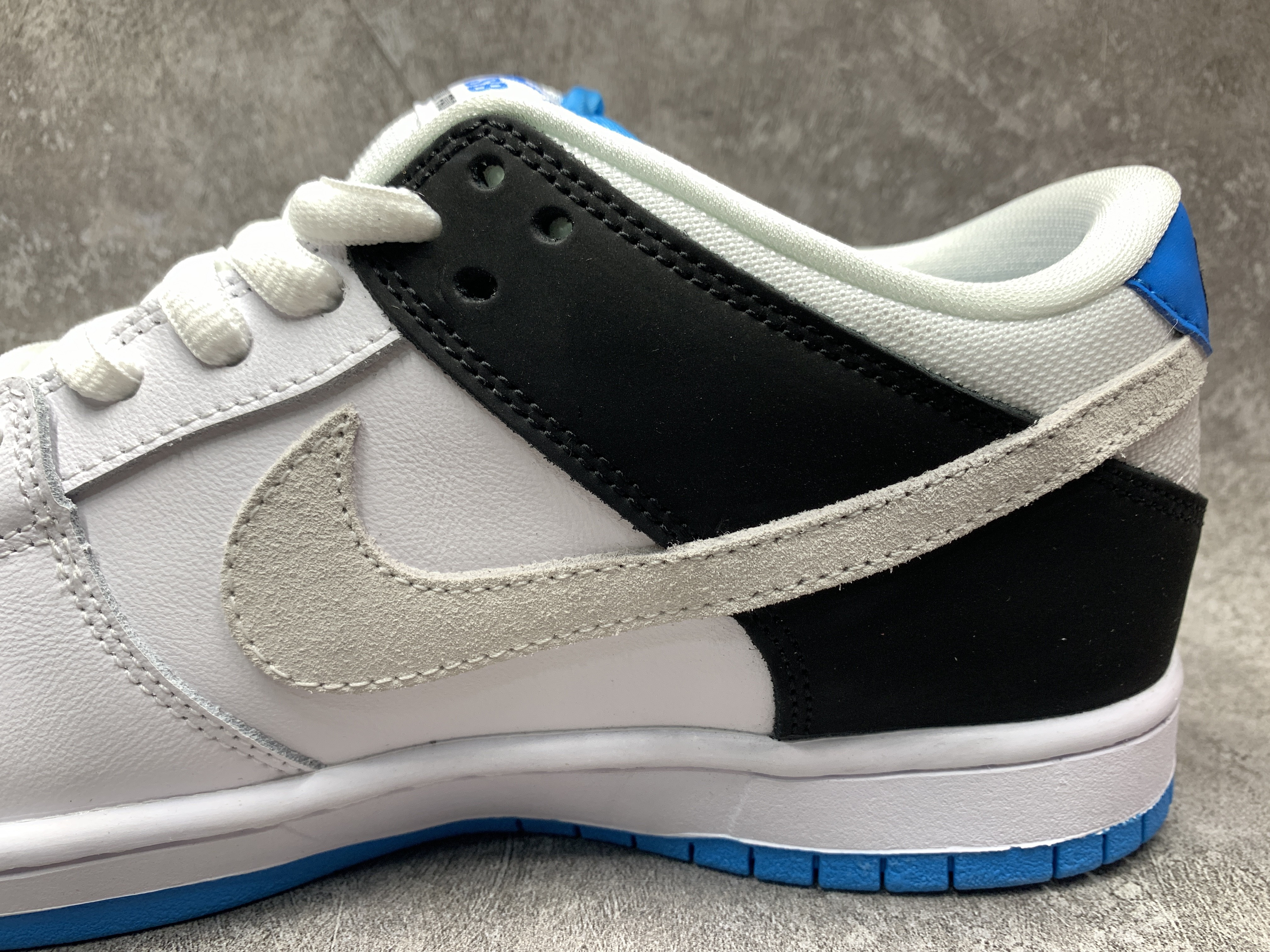 Nike SB Dunk Low Laser Blue