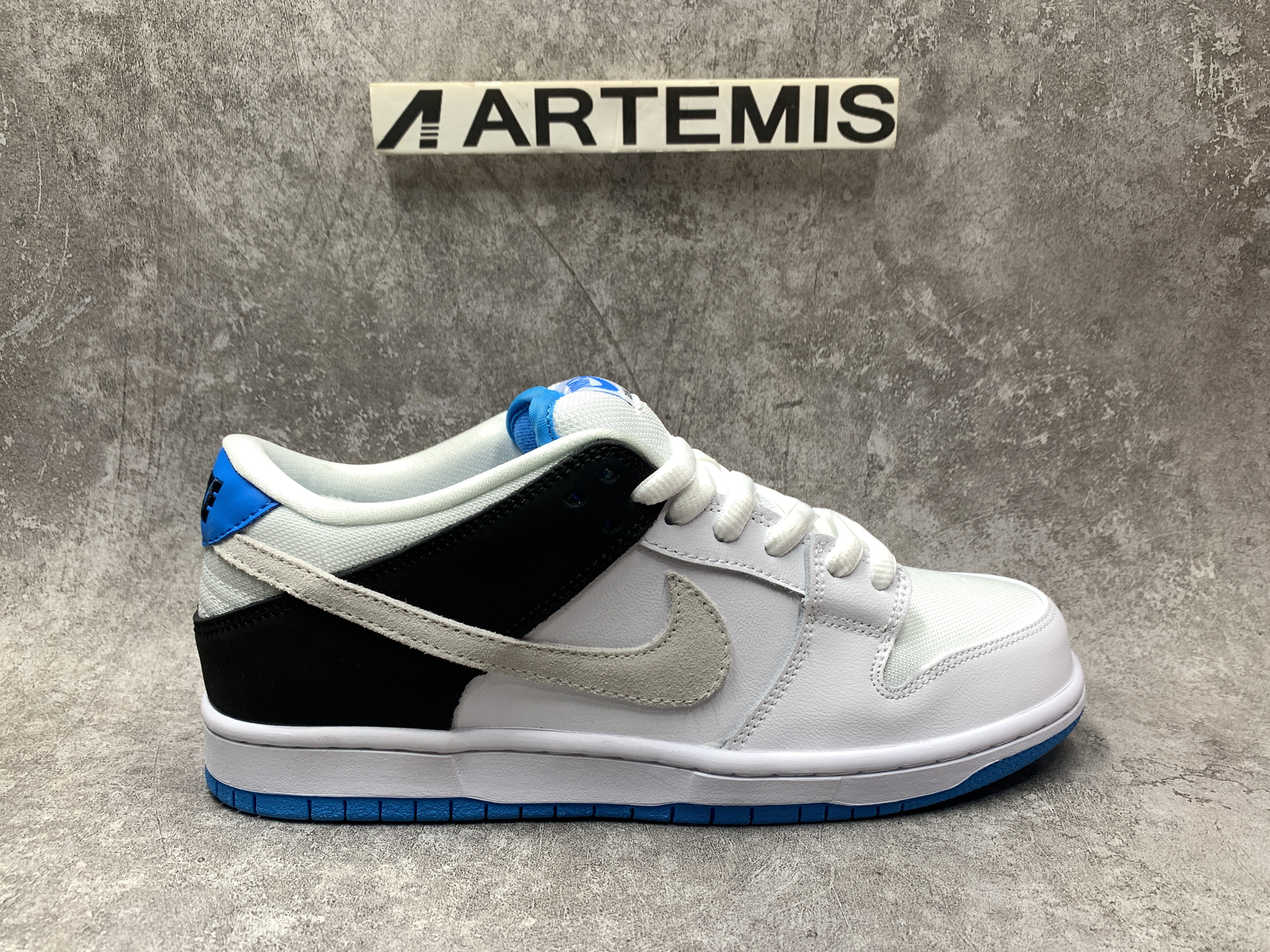 Nike SB Dunk Low Laser Blue