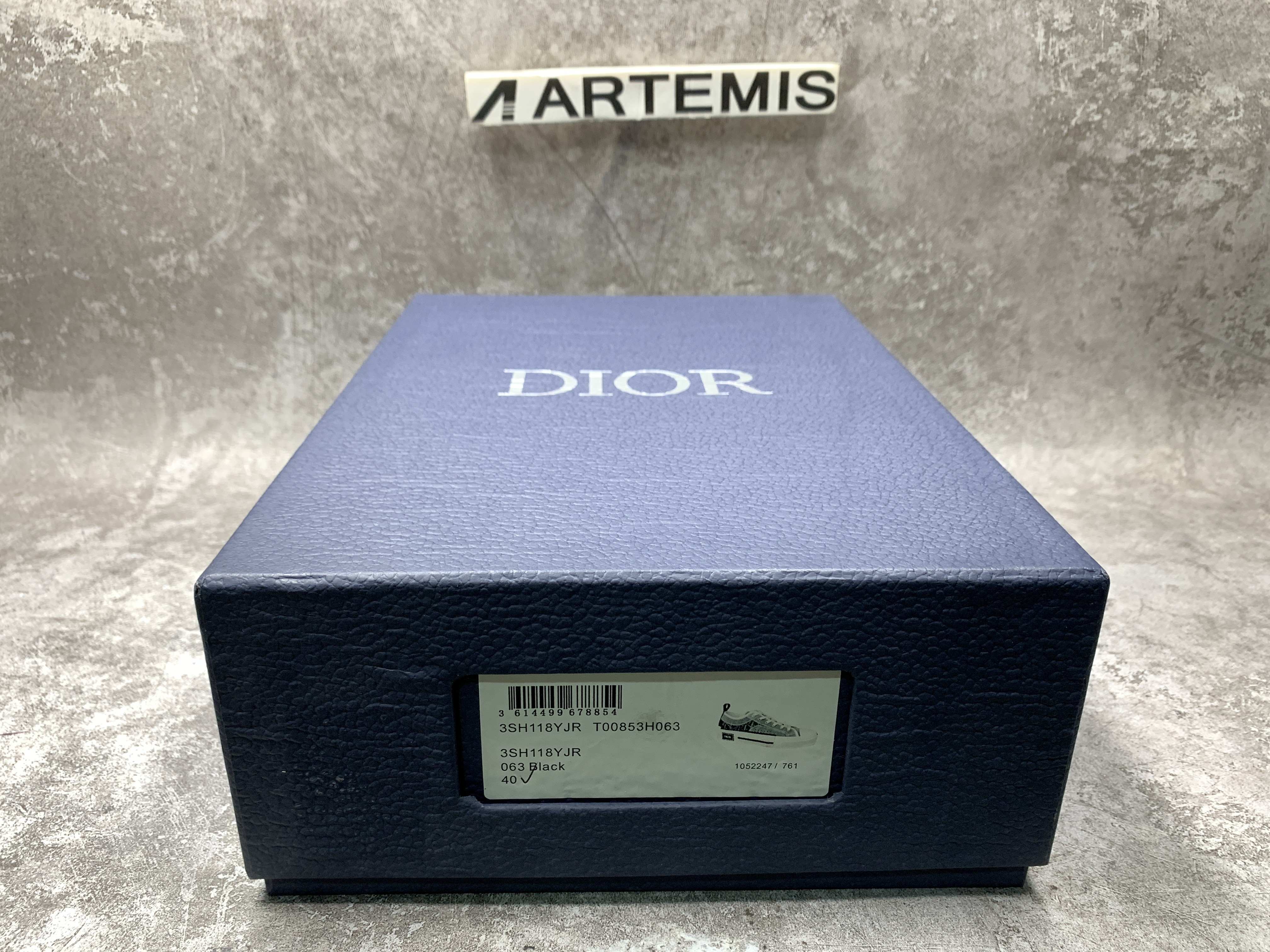 D*or b23 low blue black