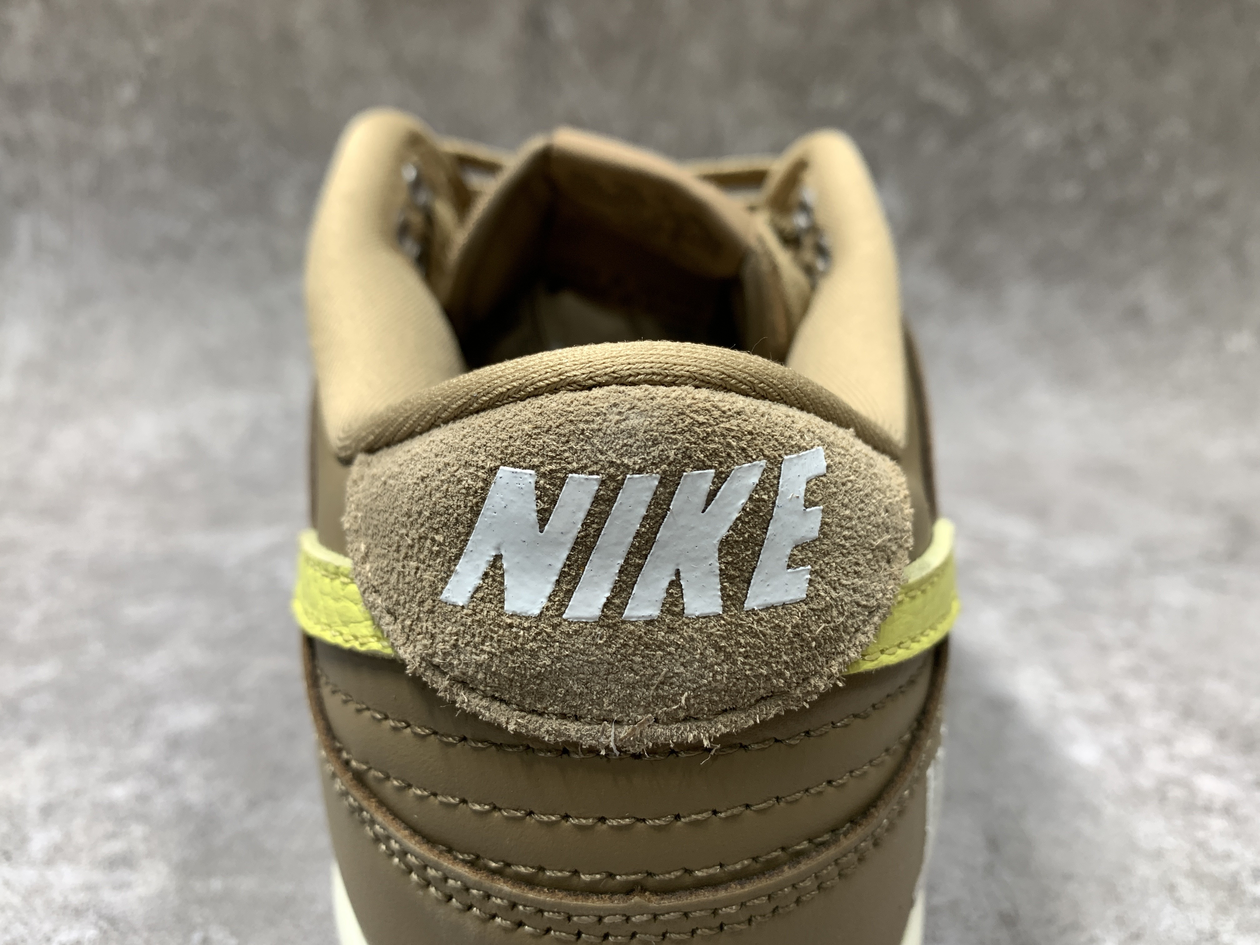 Nike Dunk Low SP UNDEFEATED Canteen Dunk vs. AF1 Pack