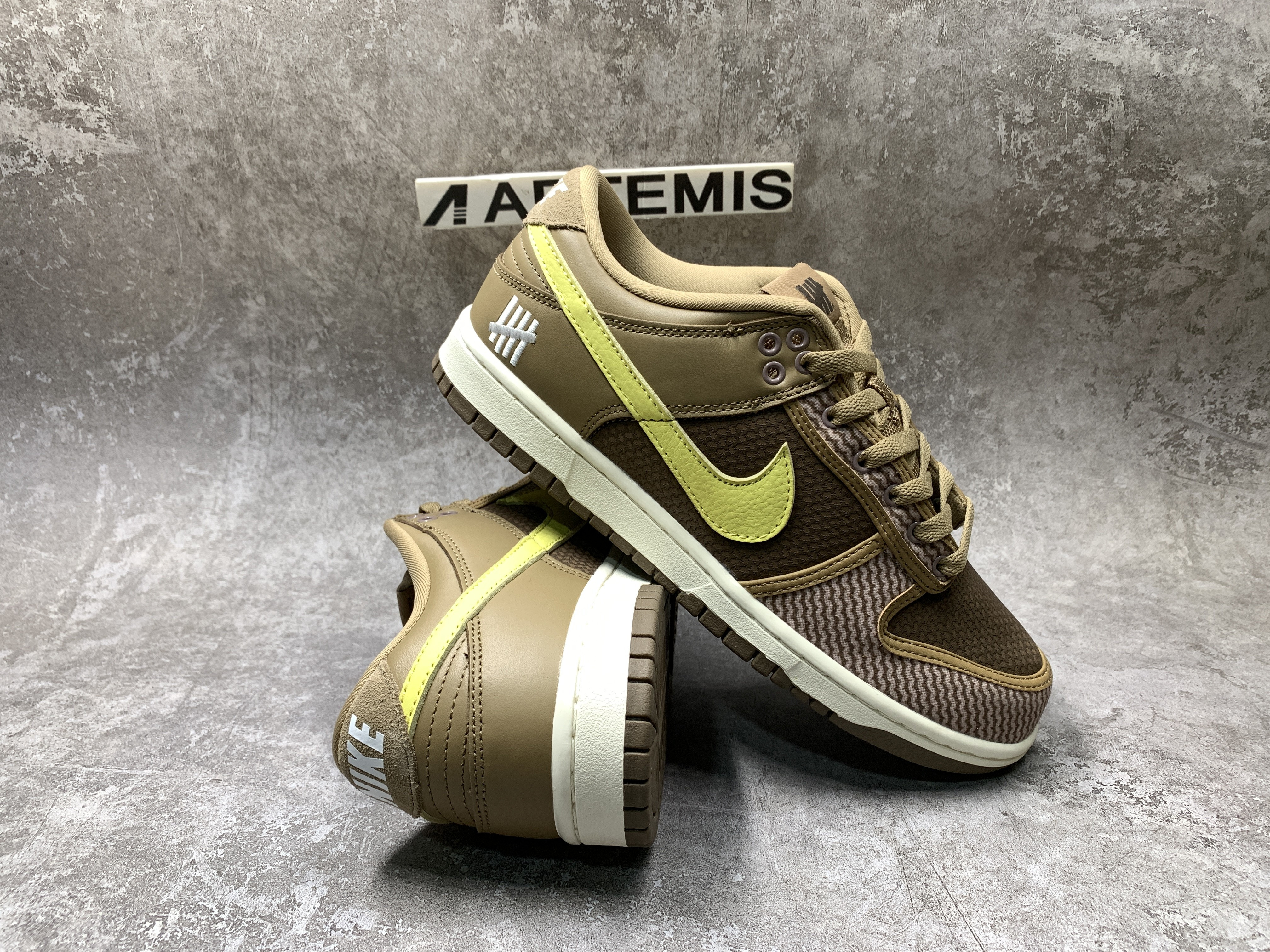 Nike Dunk Low SP UNDEFEATED Canteen Dunk vs. AF1 Pack