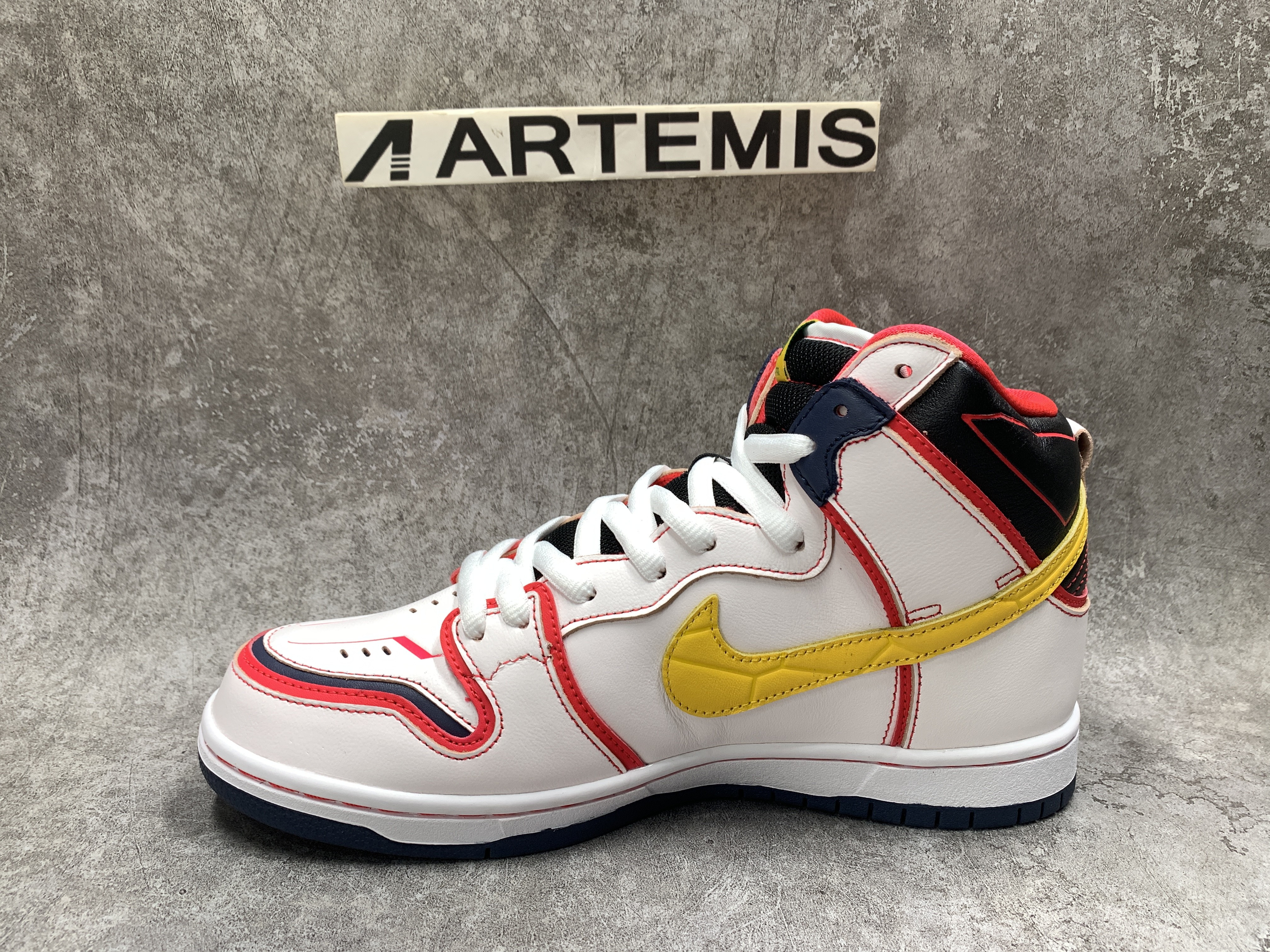 Nike Dunk SB High RX-0 Unicorn Gundam