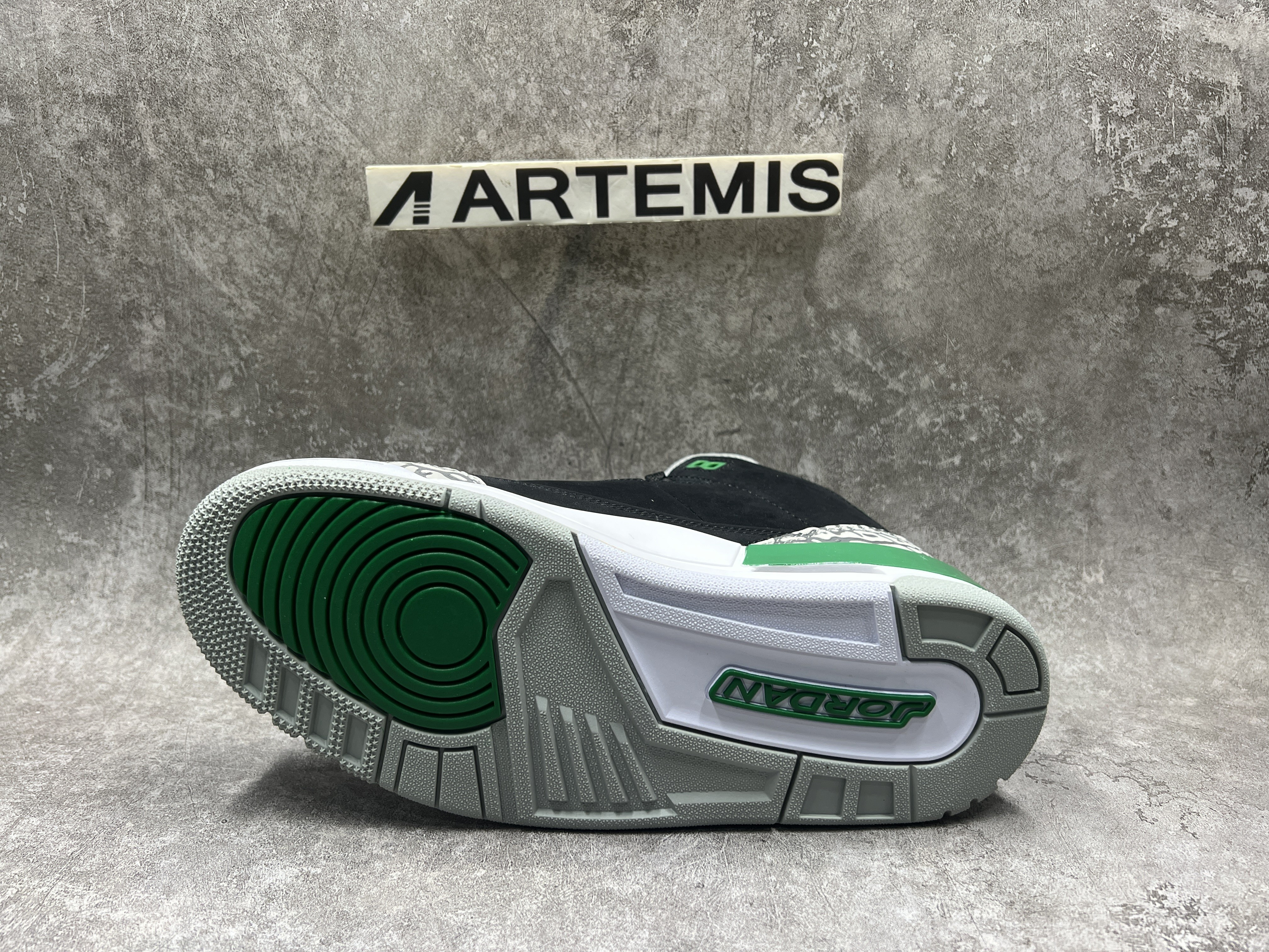 Air Jordan 3 Retro Pine Green
