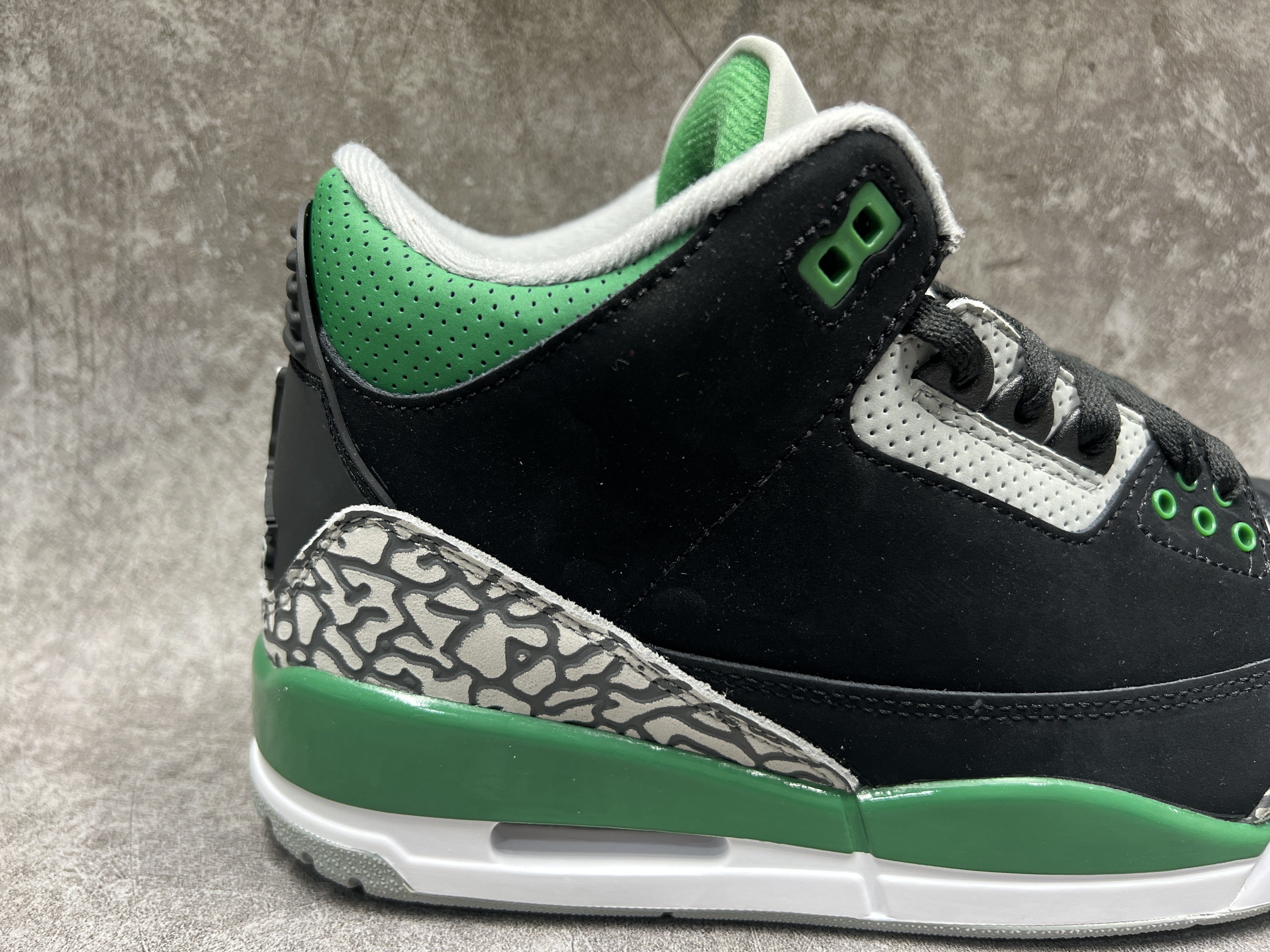 Air Jordan 3 Retro Pine Green