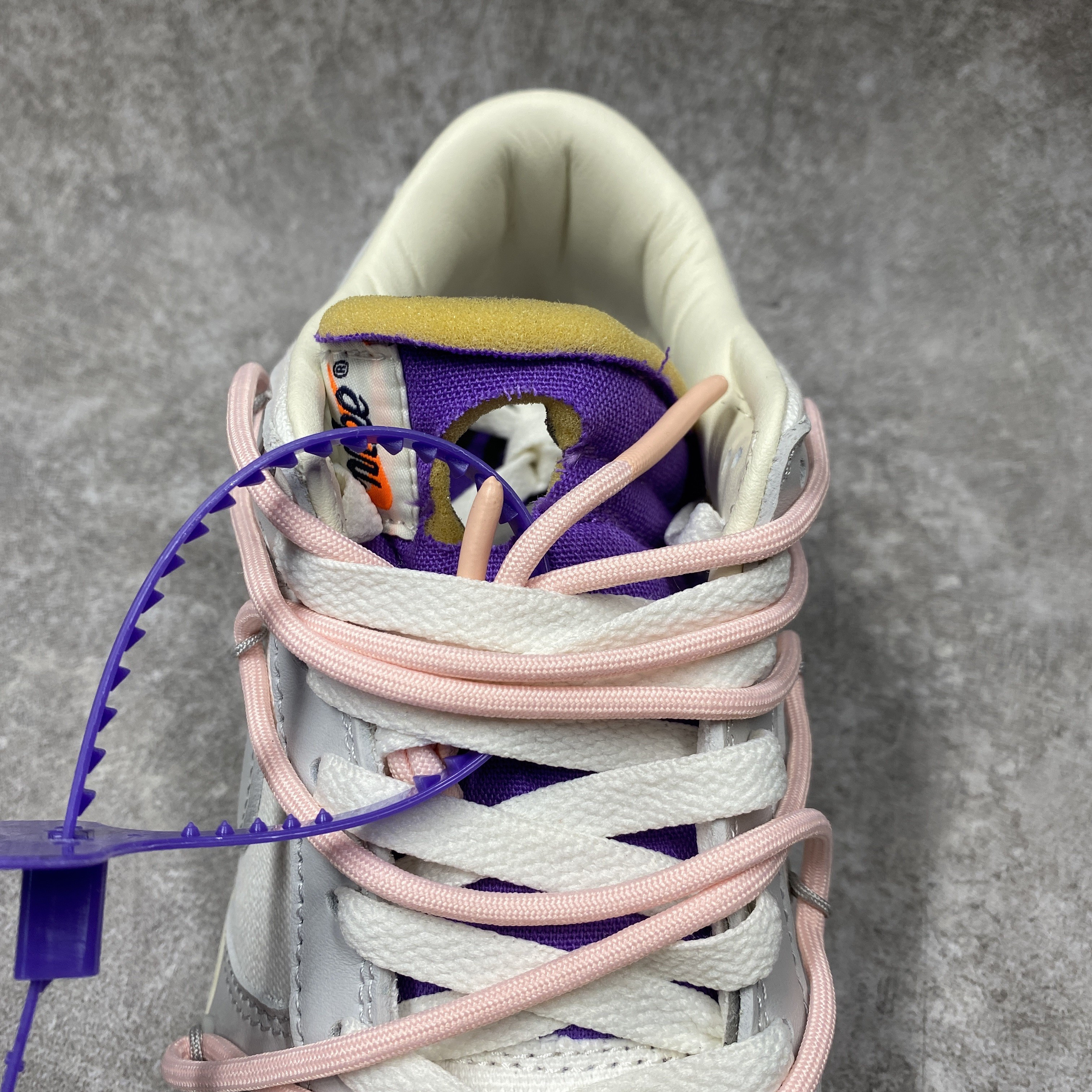 Nike Dunk Low Off-White Lot 24