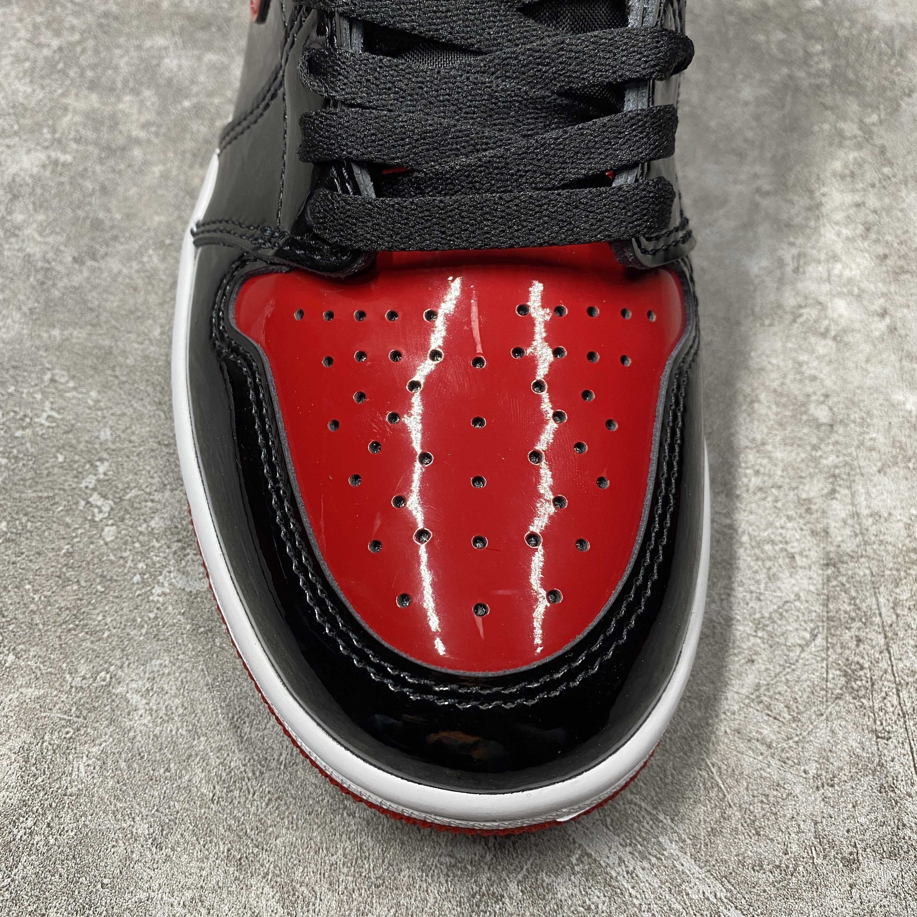 Air Jordan 1 Retro High OG Patent Bred