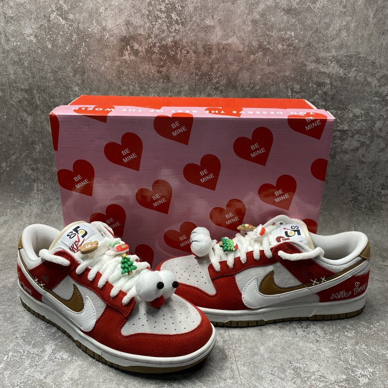Nike Dunk Low SE Merry Christmas
