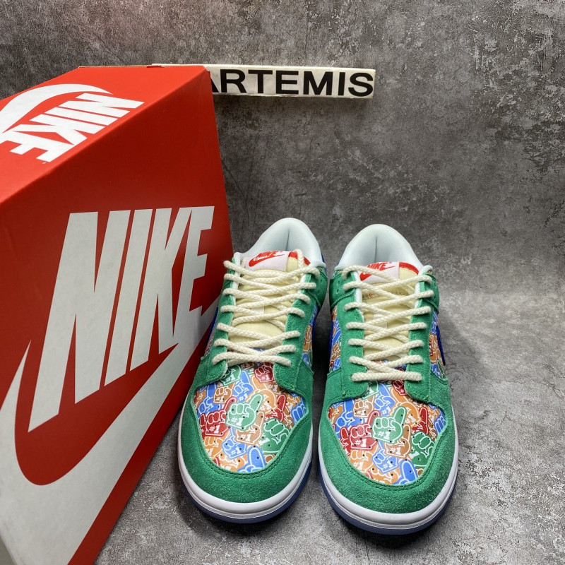 Nike Dunk Low Foam Finger