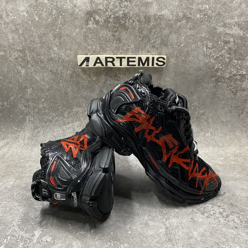 Balenciga Graffiti Runner Sneaker In Black
