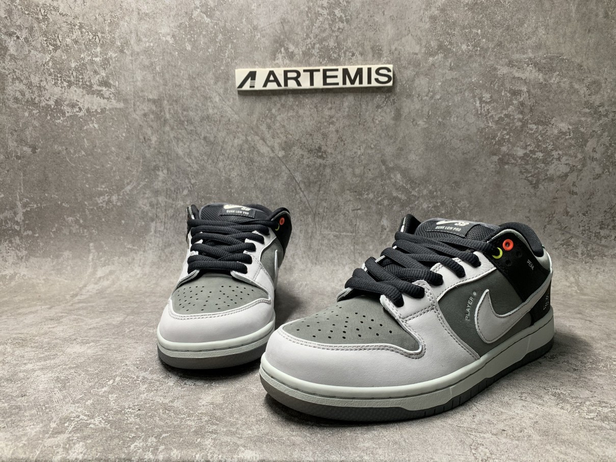 Nike SB Dunk Low VX1000