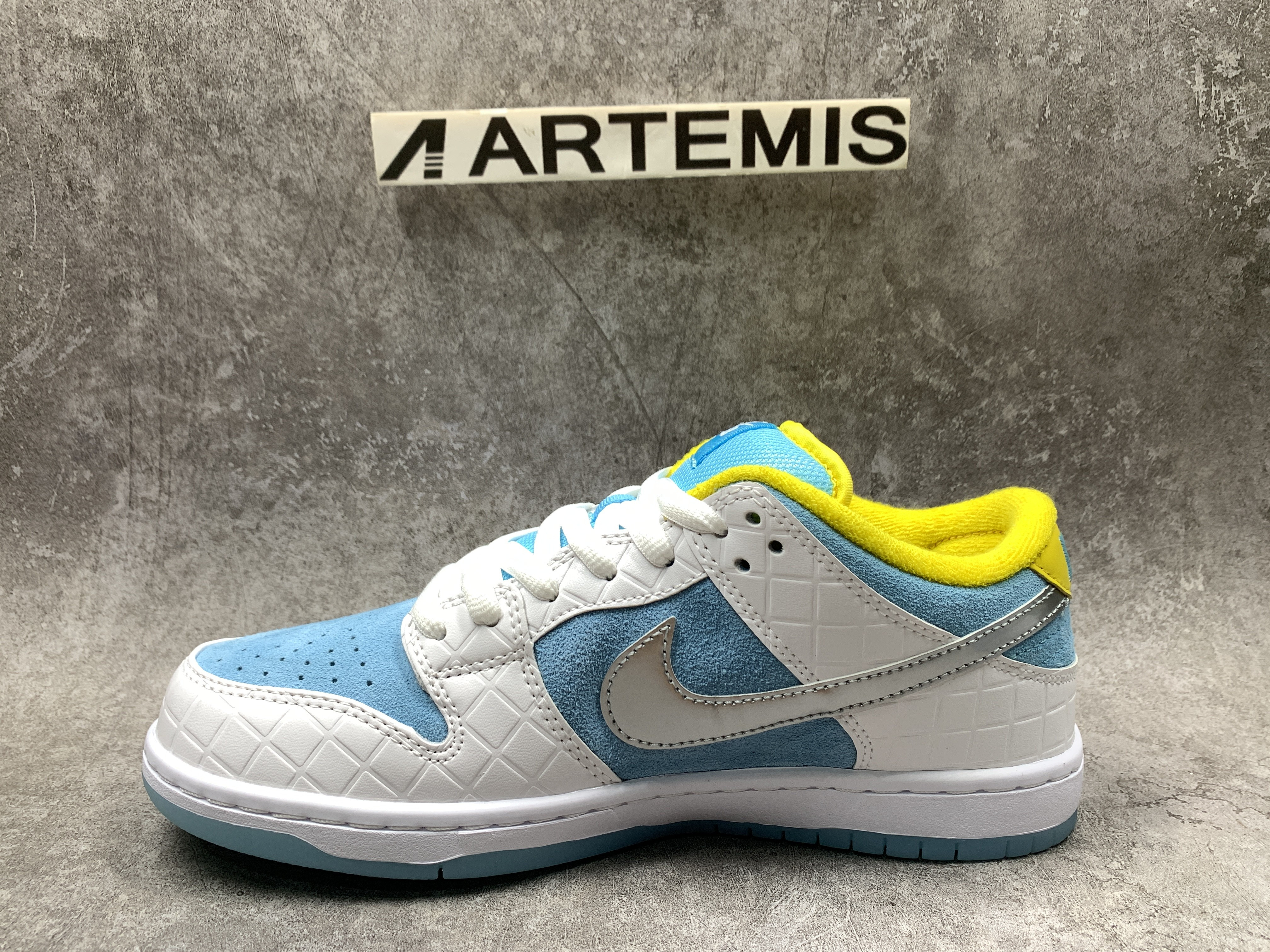 Nike SB Dunk Low FTC Lagoon Pulse