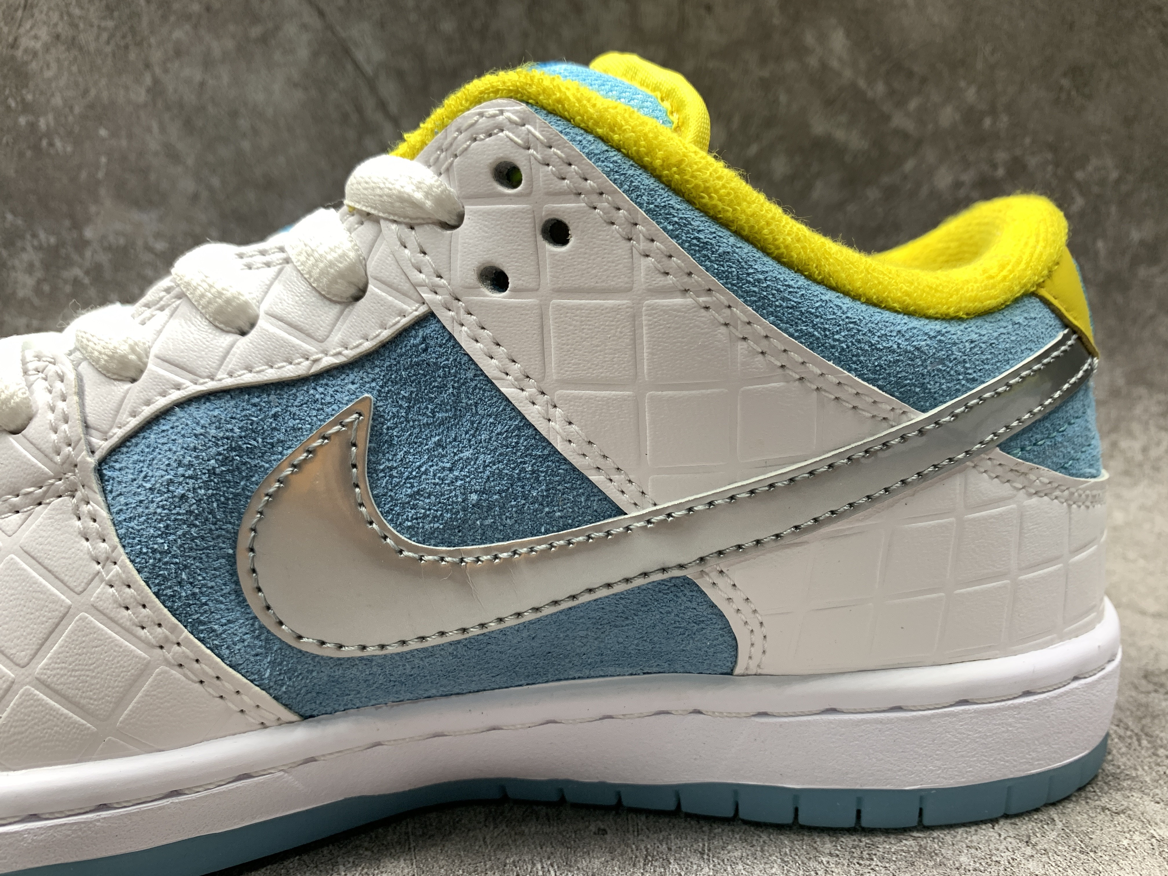 Nike SB Dunk Low FTC Lagoon Pulse
