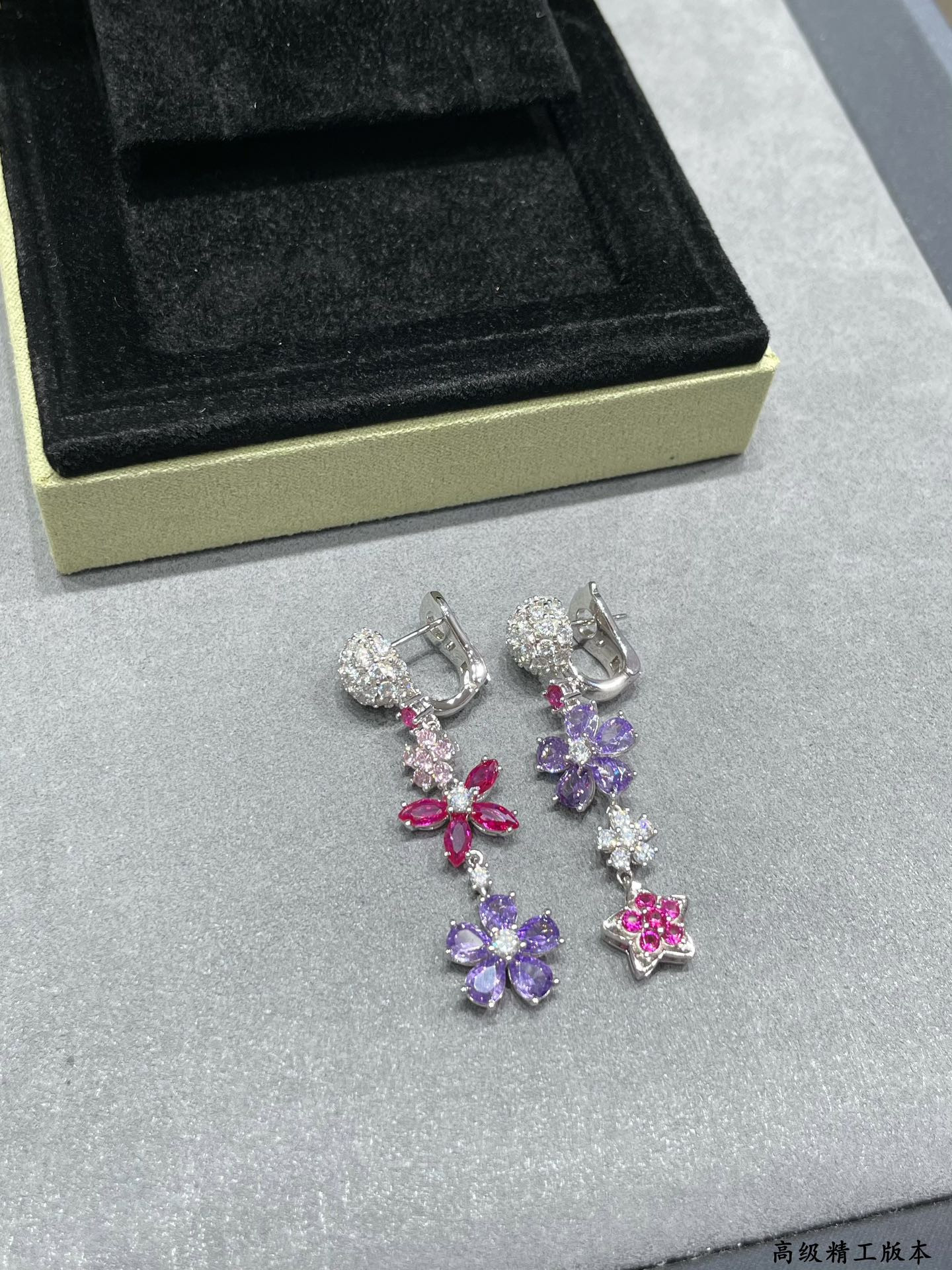 V*N CL*F & arpels colorful floral earrings
