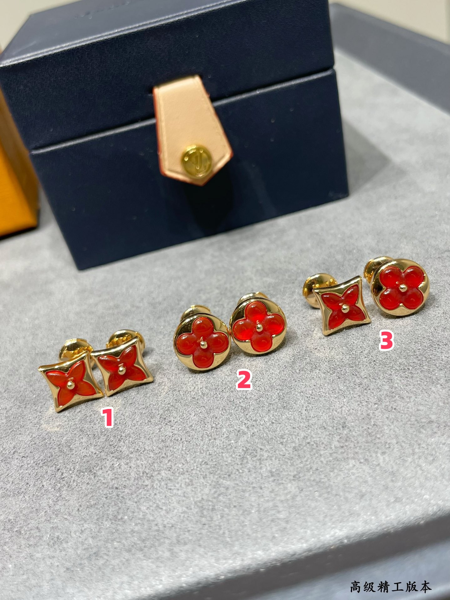 l0*is V*t0n earrings