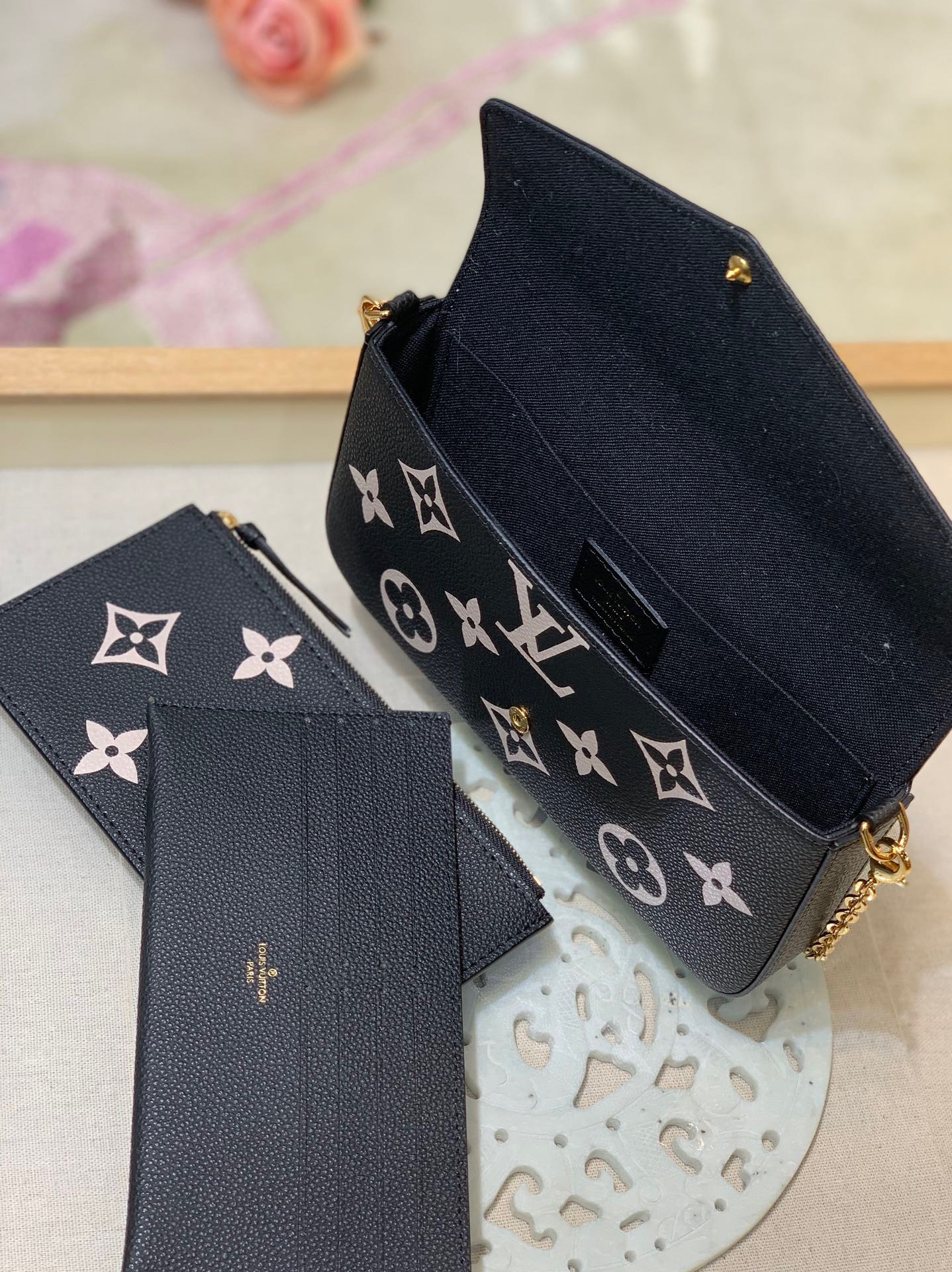 LV Félicie Pochette M69977