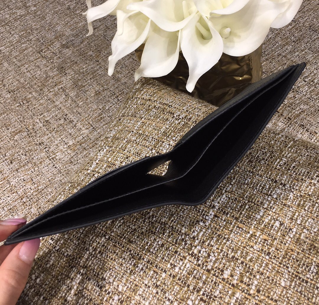 LV MULTIPLE WALLET M30295