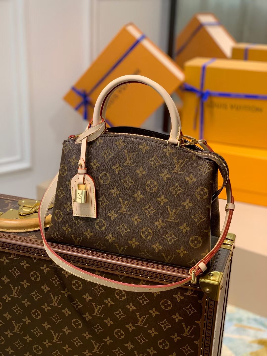 LV PETIT PALAIS M45900